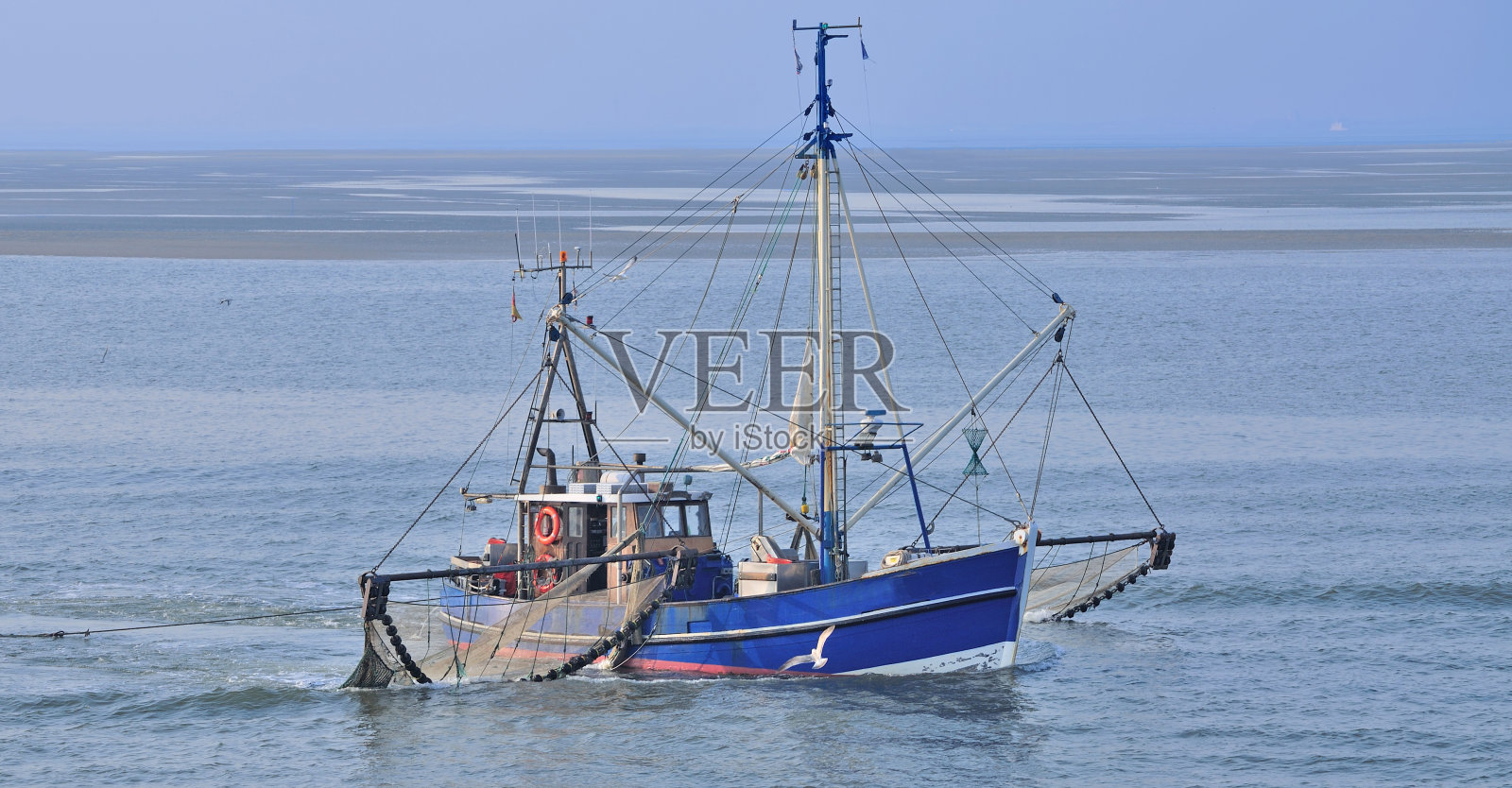 捕蟹拖网渔船，北海，东弗里西亚，德国照片摄影图片