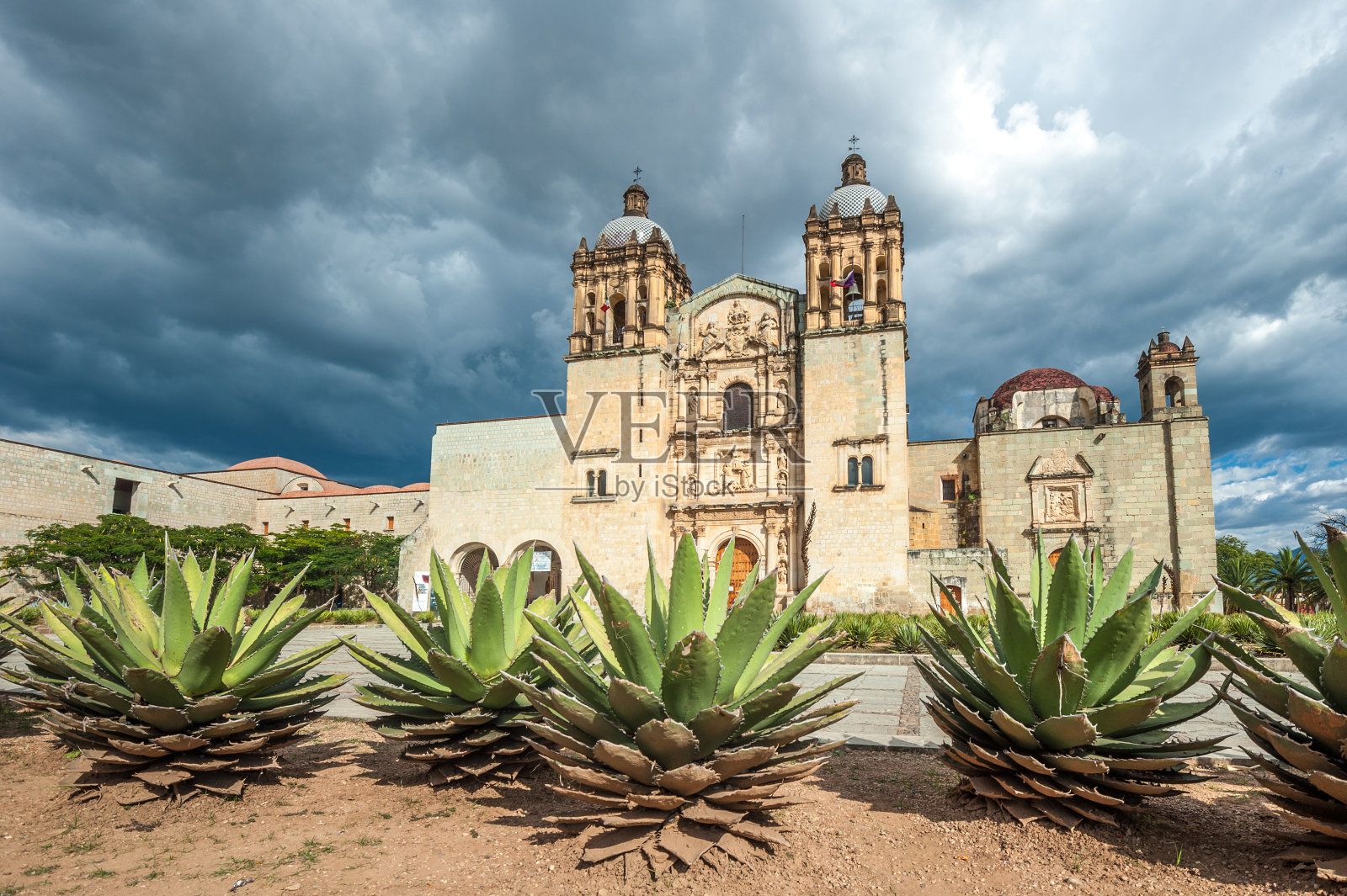 墨西哥瓦哈卡的圣多明戈古兹曼教堂照片摄影图片