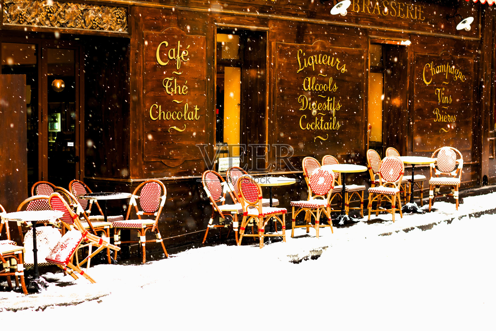巴黎caf吗?在降雪照片摄影图片
