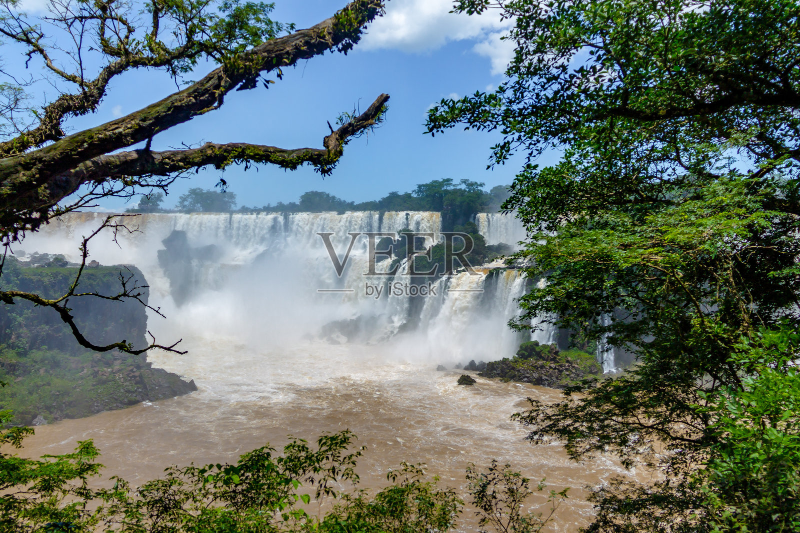 伊瓜苏瀑布从阿根廷一侧-巴西和阿根廷边境照片摄影图片