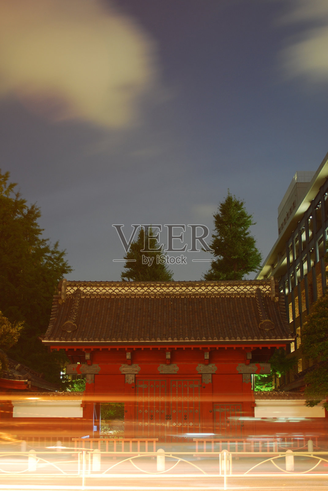 东京大学红门之夜(动态模糊)照片摄影图片