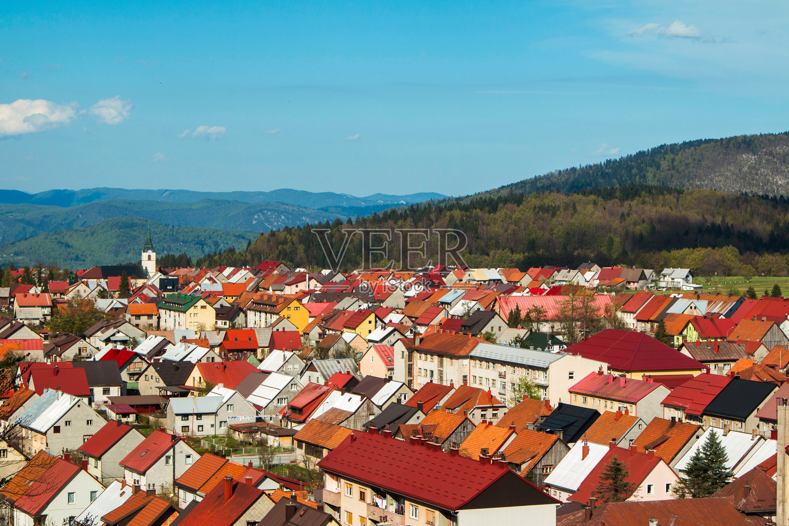 克罗地亚城市Delnice全景，Gorski Kotar照片摄影图片