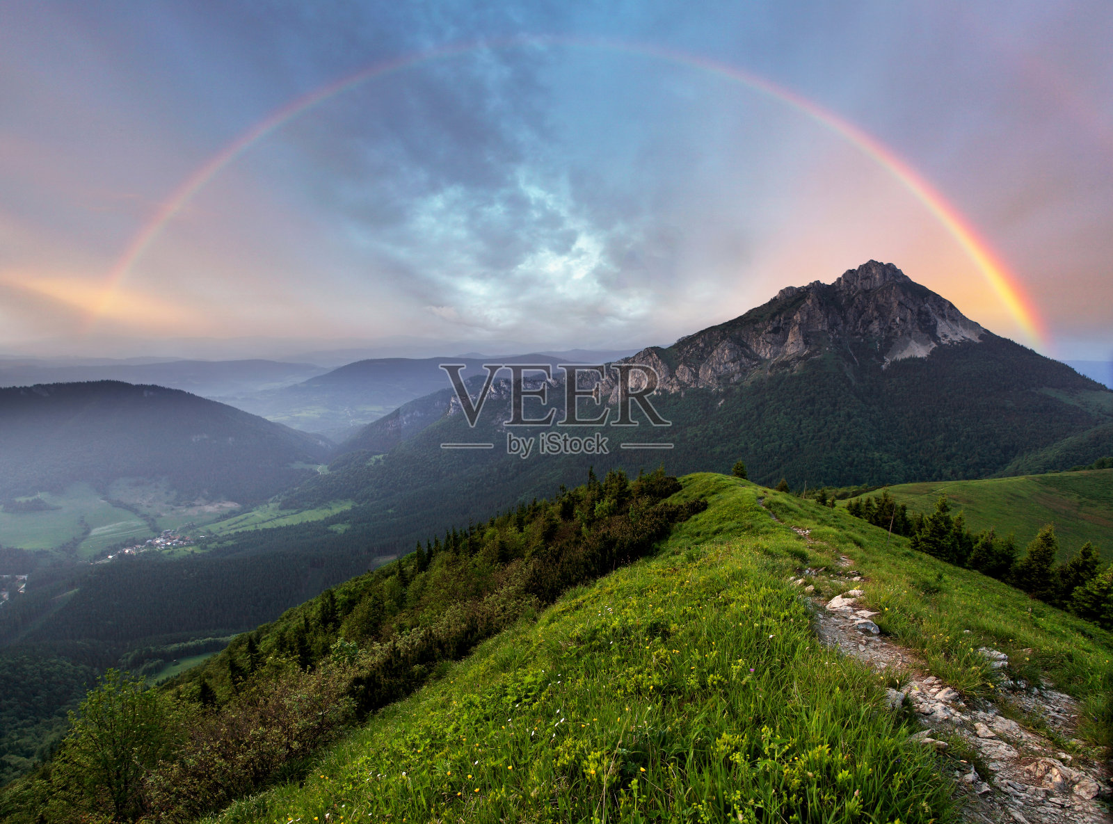 山顶虹照片摄影图片
