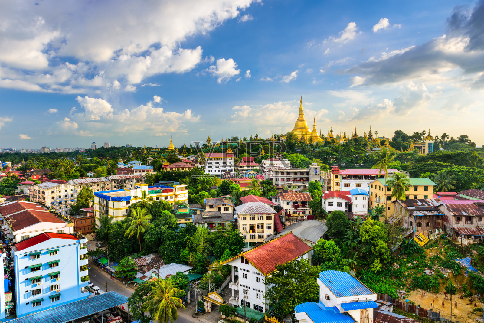 仰光，缅甸城市天际线照片摄影图片