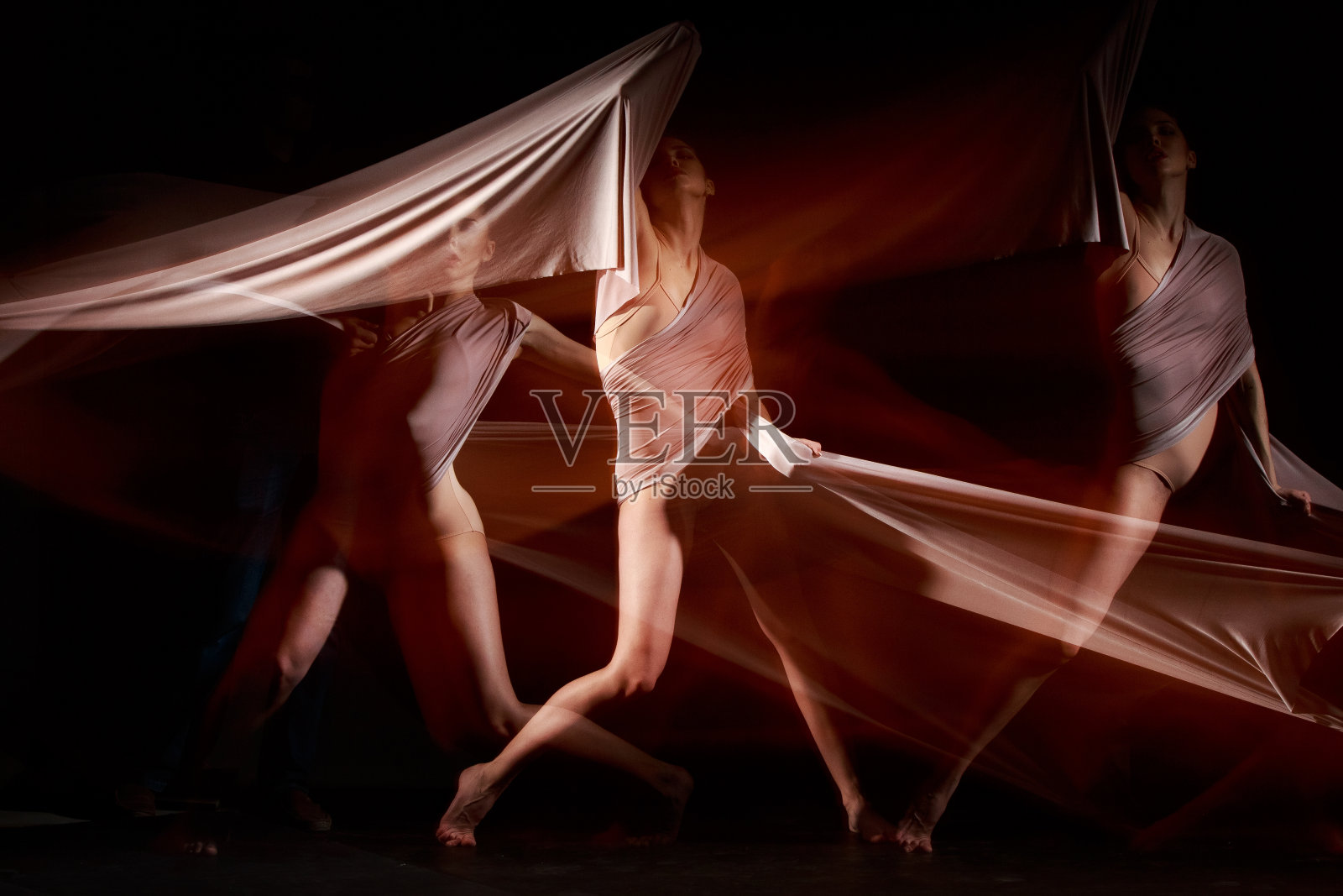美丽的芭蕾舞女演员的感性和情感的舞蹈照片摄影图片