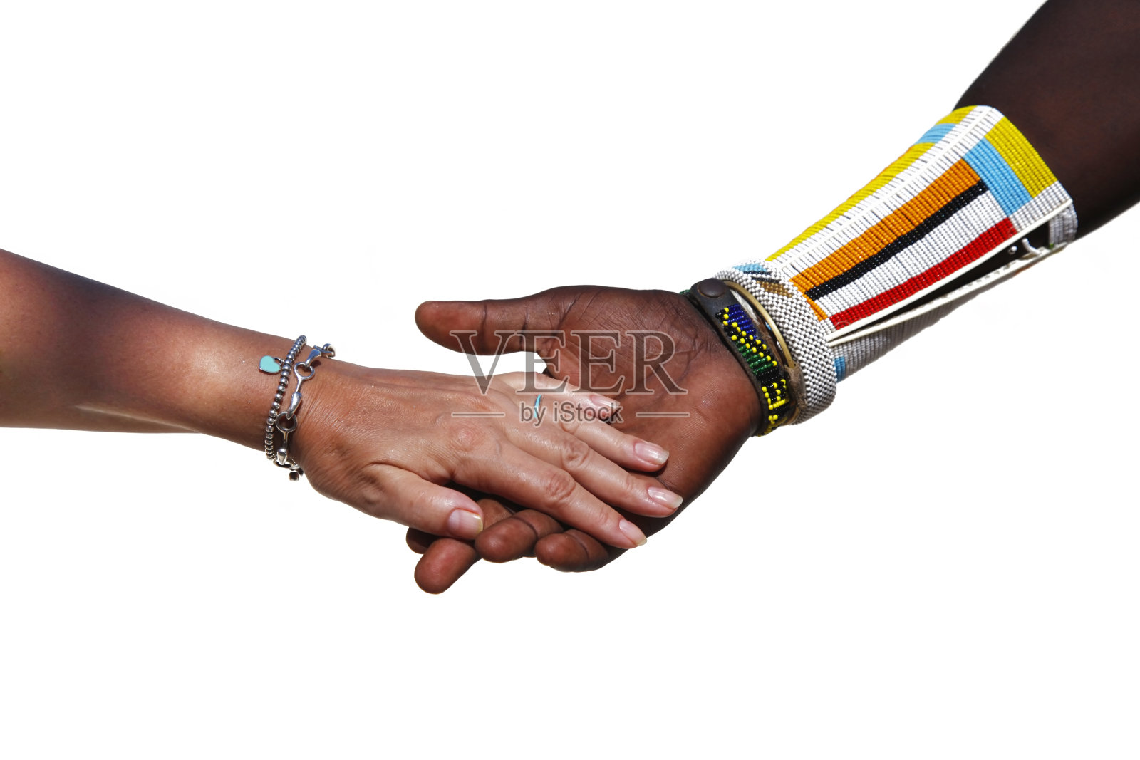 马赛人在游客的手腕上佩戴传统的非洲手镯。桑给巴尔岛。坦桑尼亚照片摄影图片