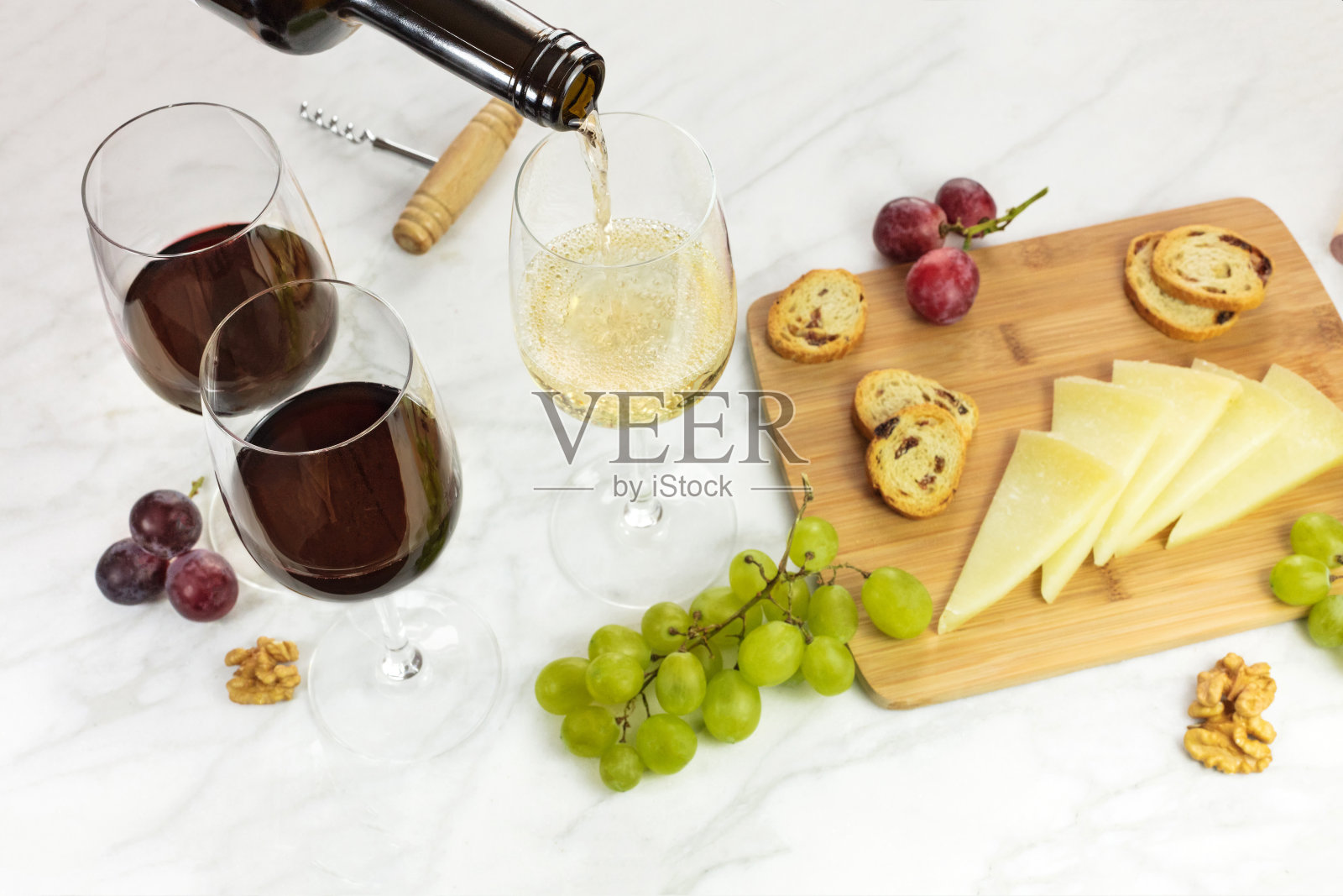 葡萄酒与奶酪一起品尝，放置文字照片摄影图片