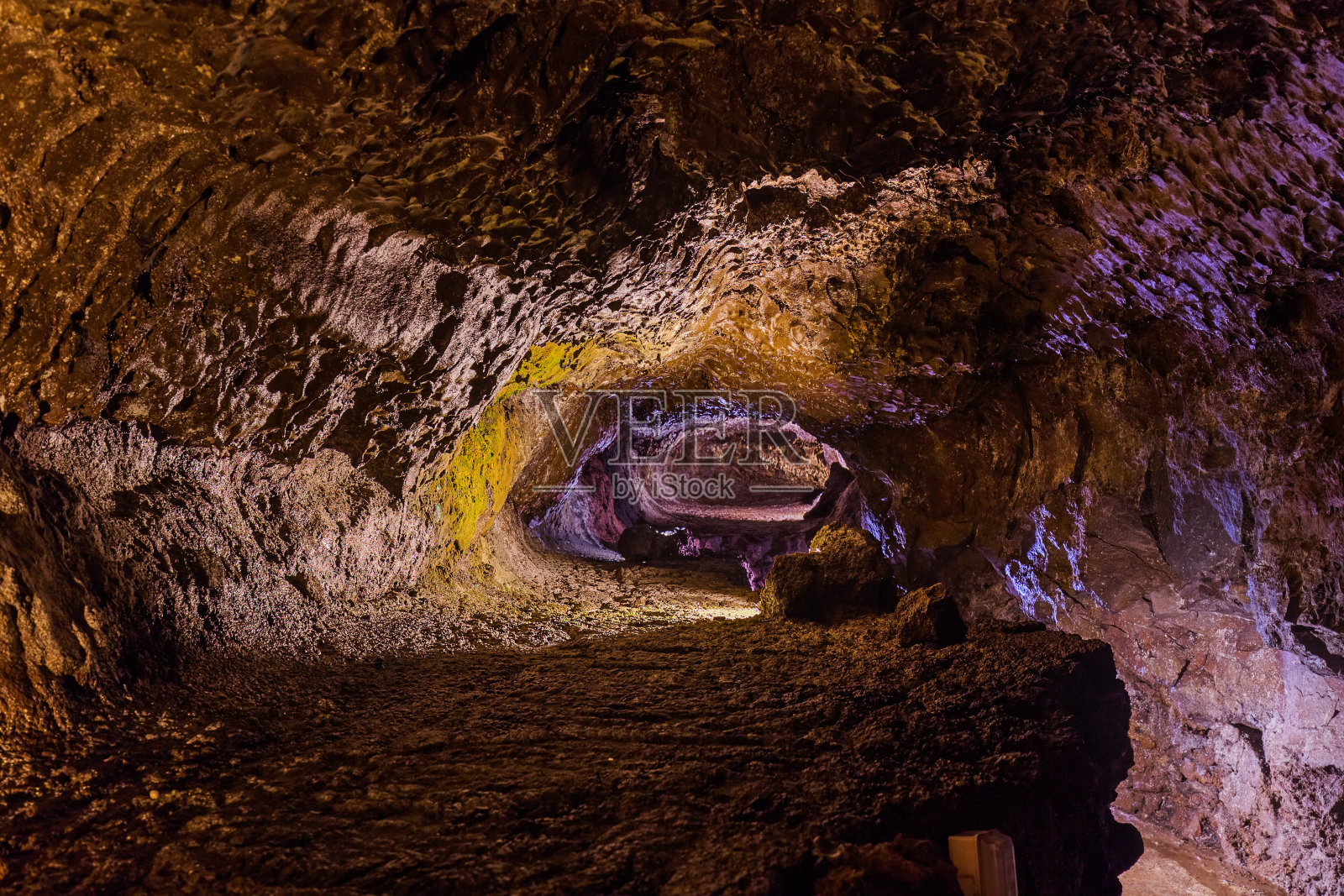 火山洞穴在Sao Vicente - Madeira葡萄牙照片摄影图片