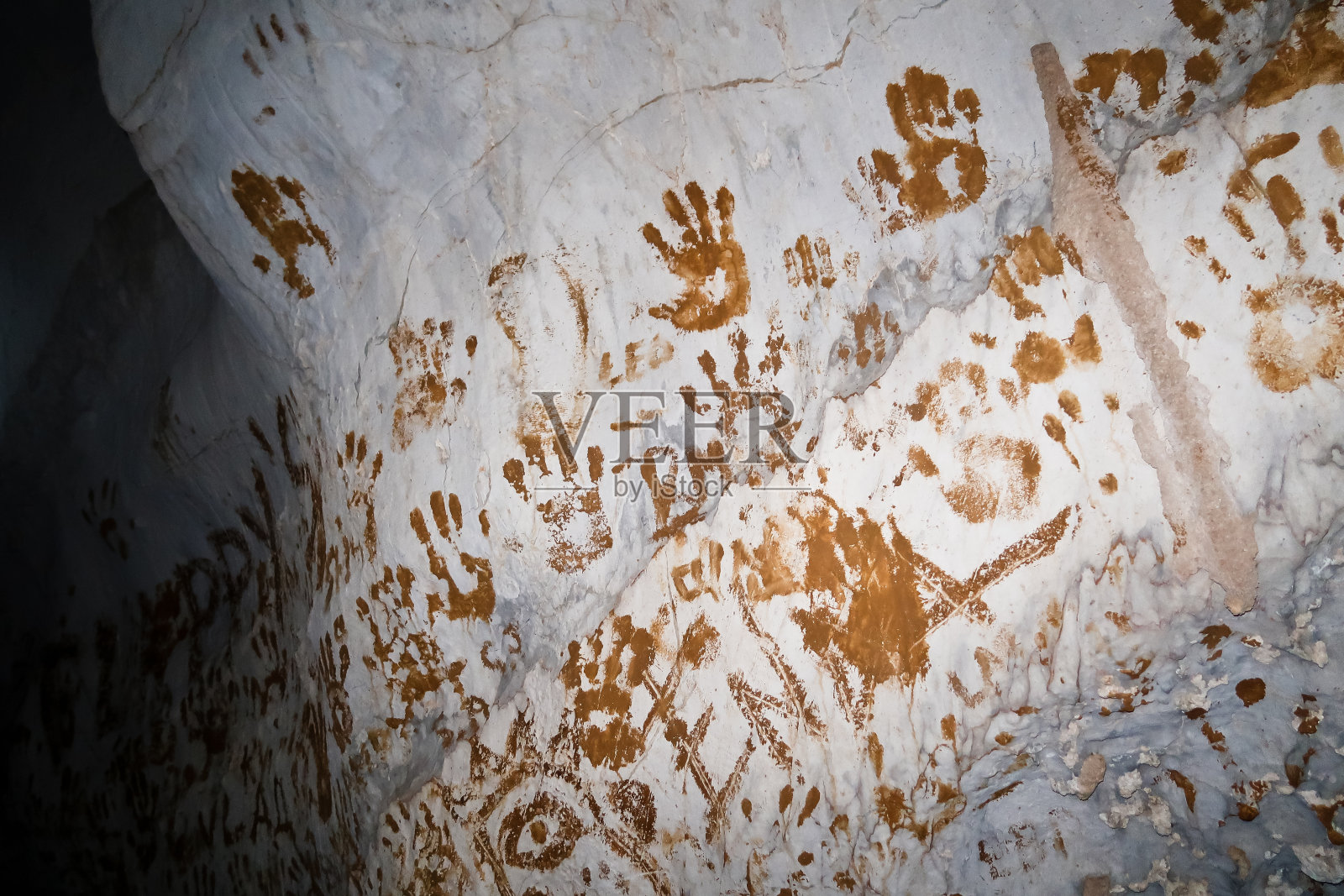 在老挝的一个山洞里留下的手印照片摄影图片