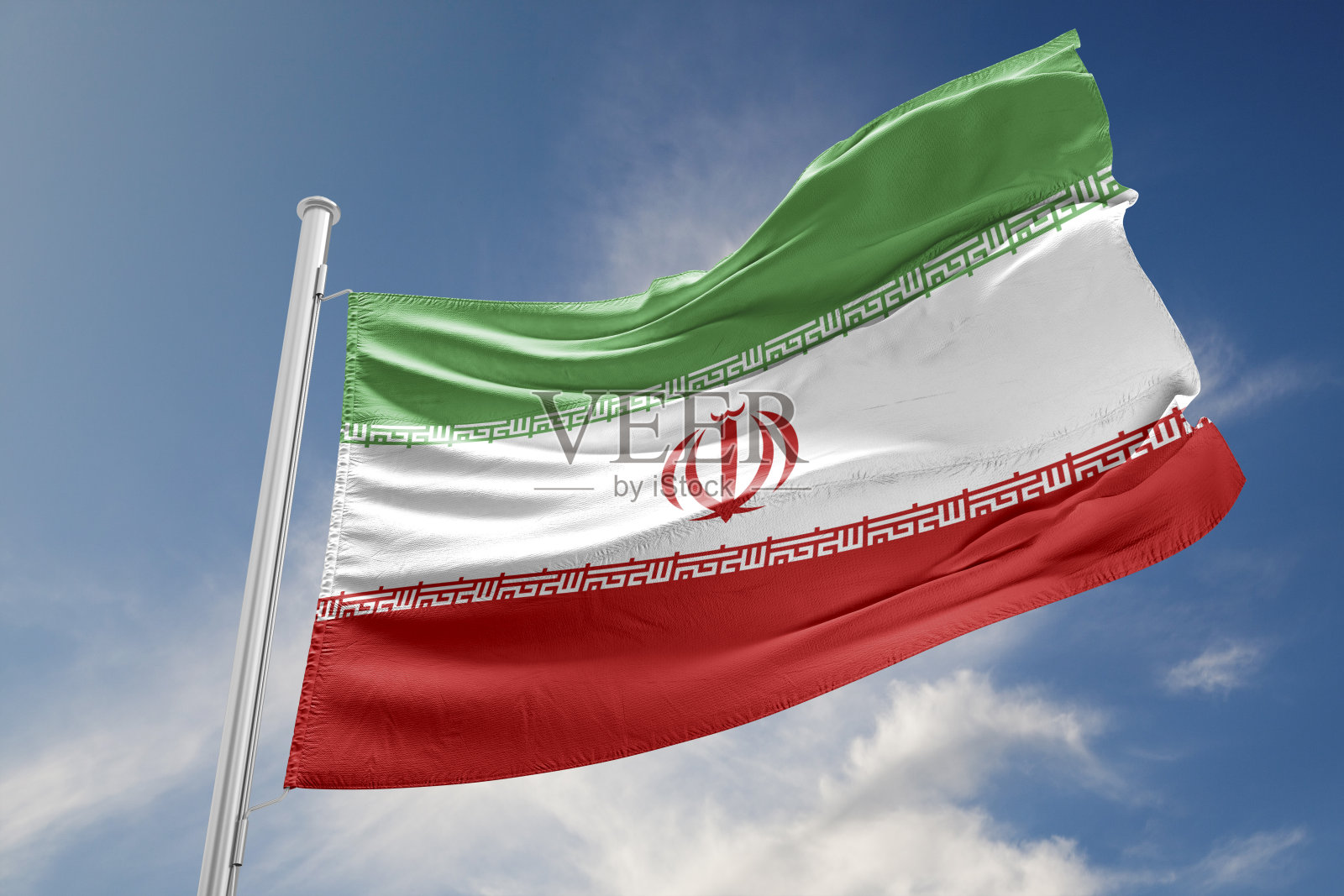 伊朗国旗在蓝天下飘扬照片摄影图片