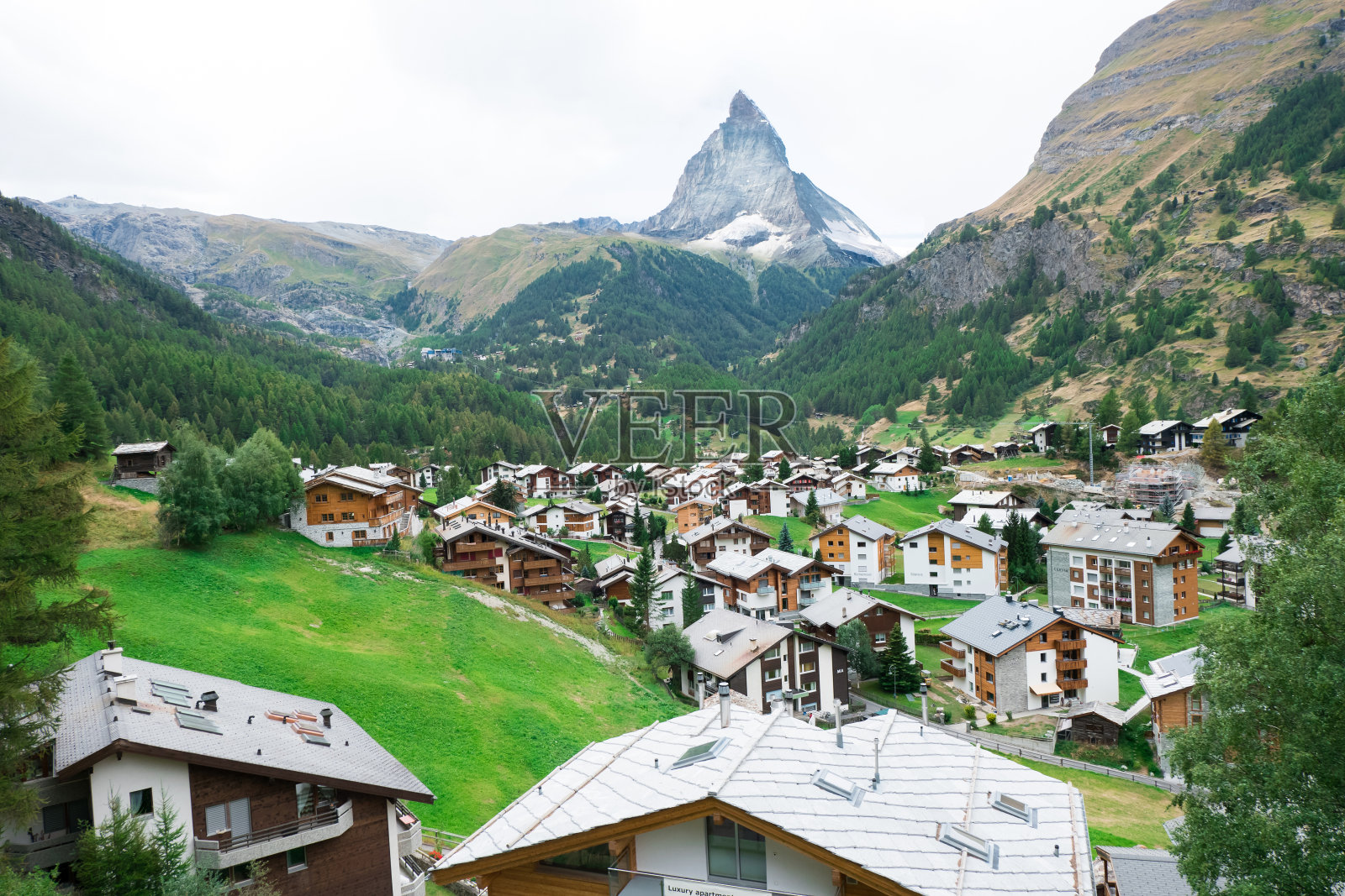 瑞士泽马特村和马特洪山的夏季照片摄影图片