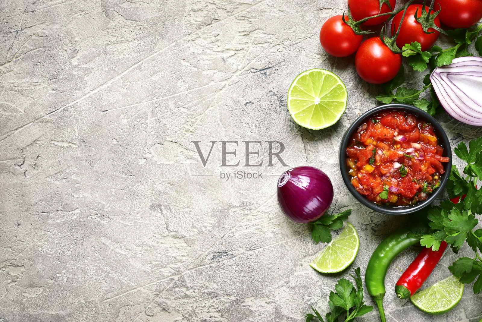 制作番茄沙司(salsa roja)的原料——传统的墨西哥酱照片摄影图片