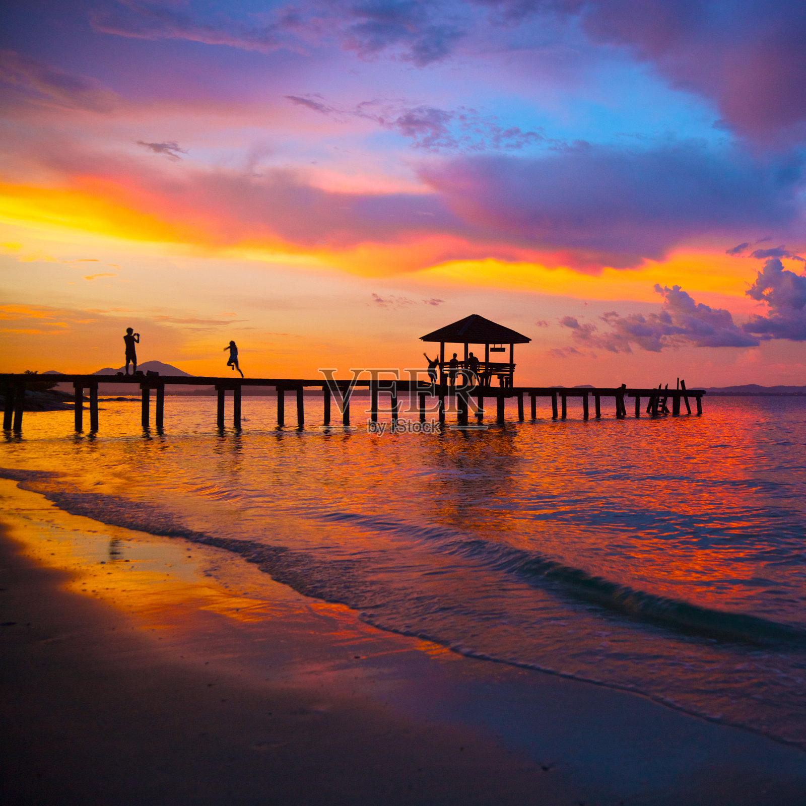 美丽的日落在热带海洋在夏季时间照片摄影图片