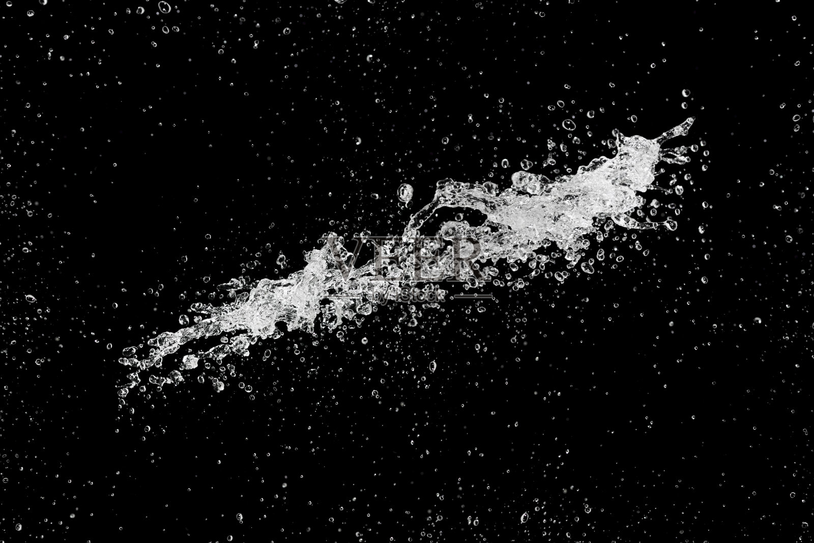水花孤立在黑色照片摄影图片
