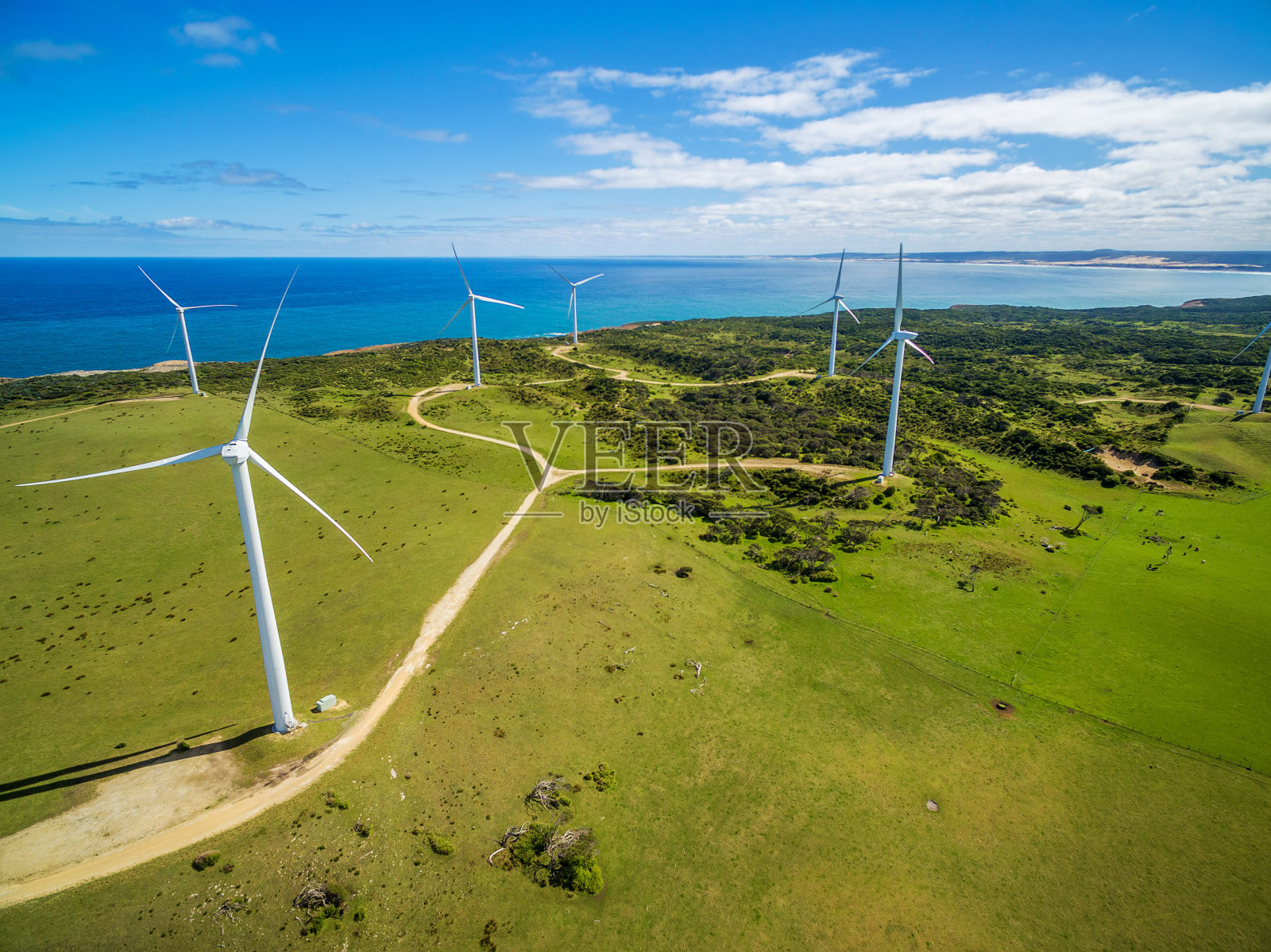 鸟瞰图风电场在农村地区晴朗的一天在澳大利亚照片摄影图片