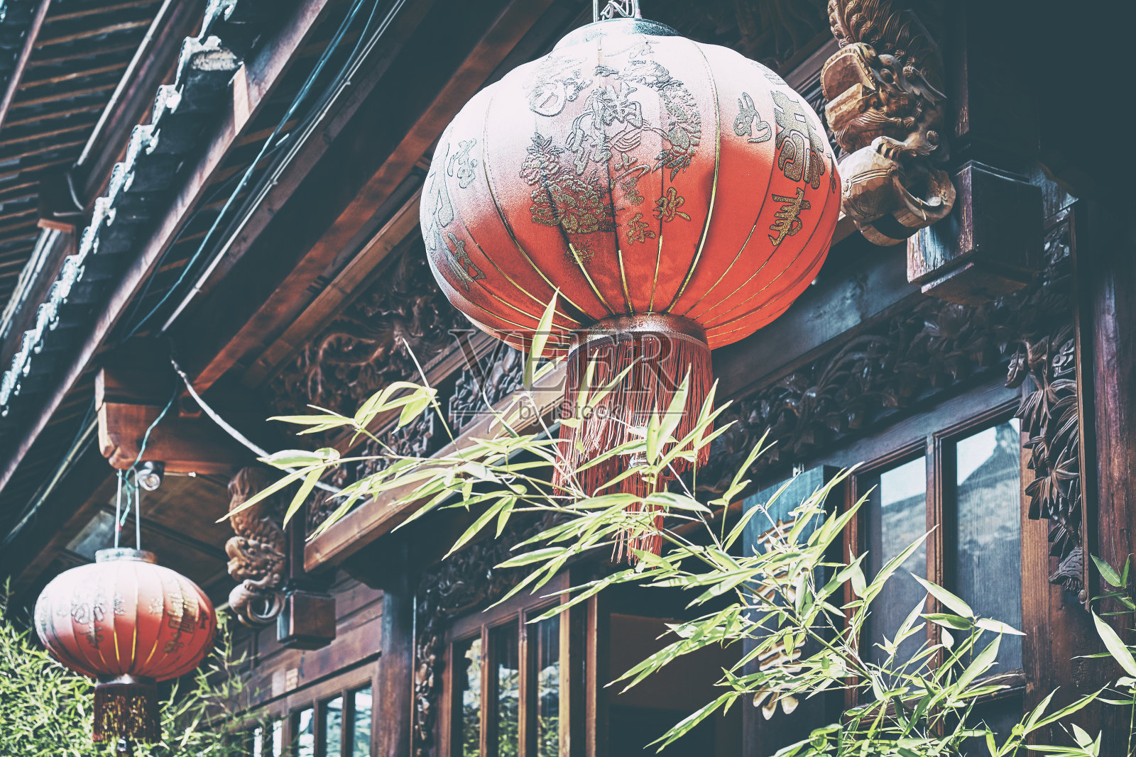 一个古老的红色中国灯笼的特写。照片摄影图片