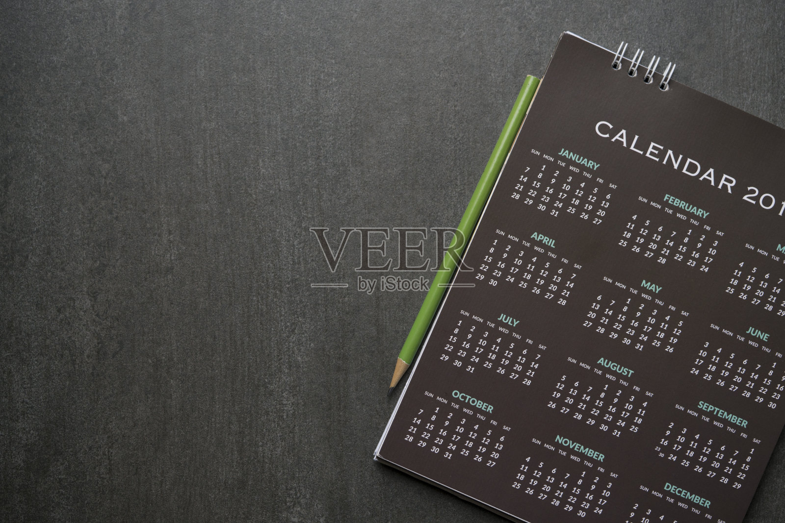 近距离的日历放在桌面上，计划商务会议或旅行计划的概念照片摄影图片