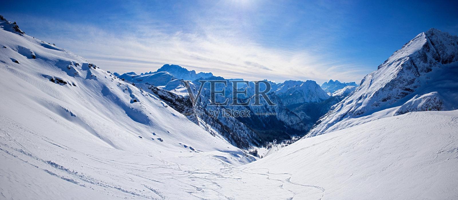 雪域白云石的全景照片摄影图片