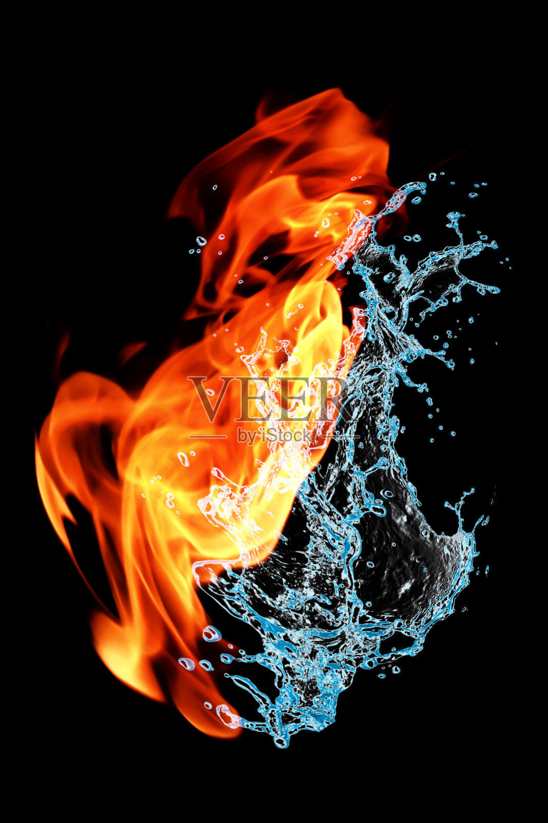 黑色背景上的火和水。照片摄影图片