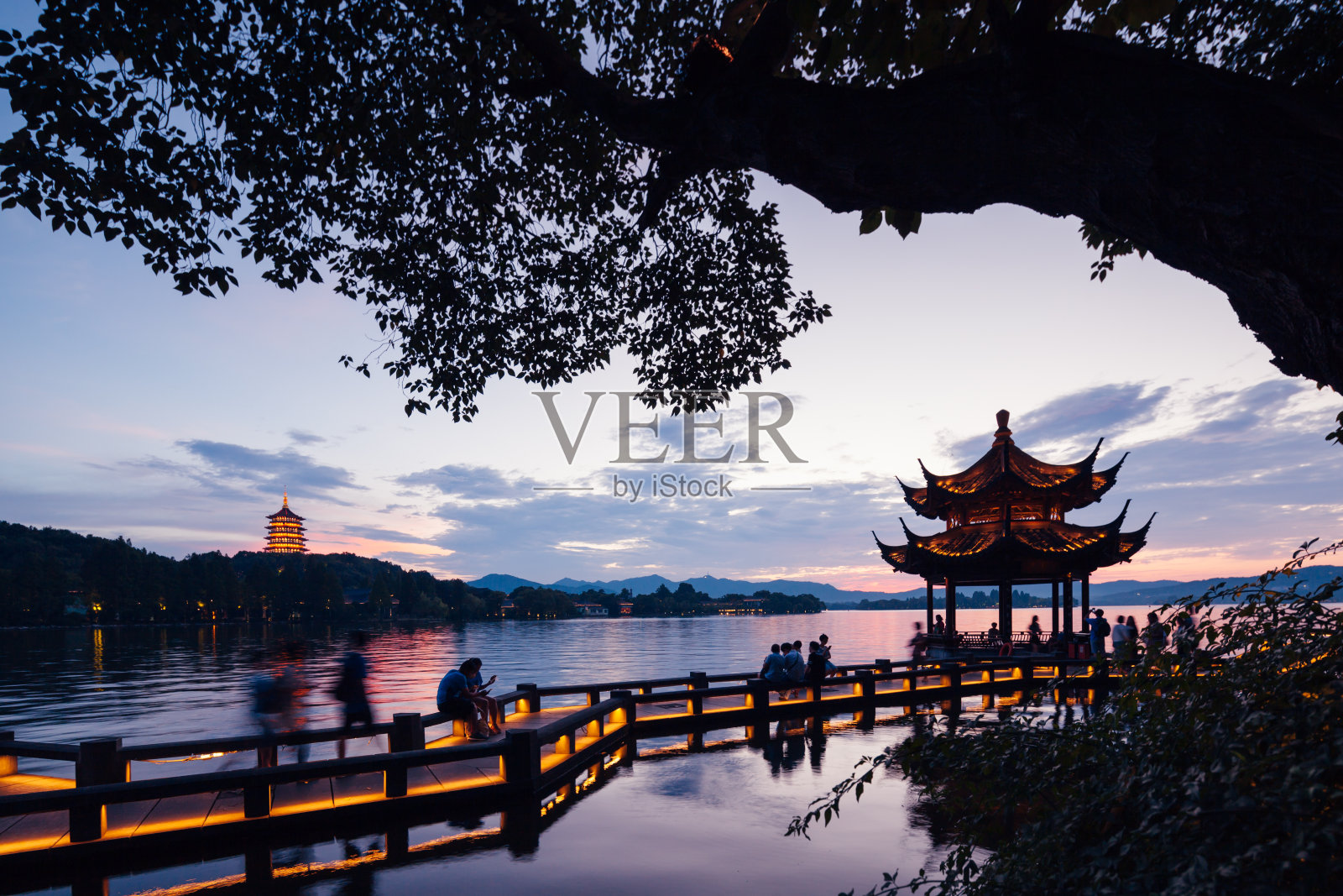 杭州西湖的壮观日落照片摄影图片
