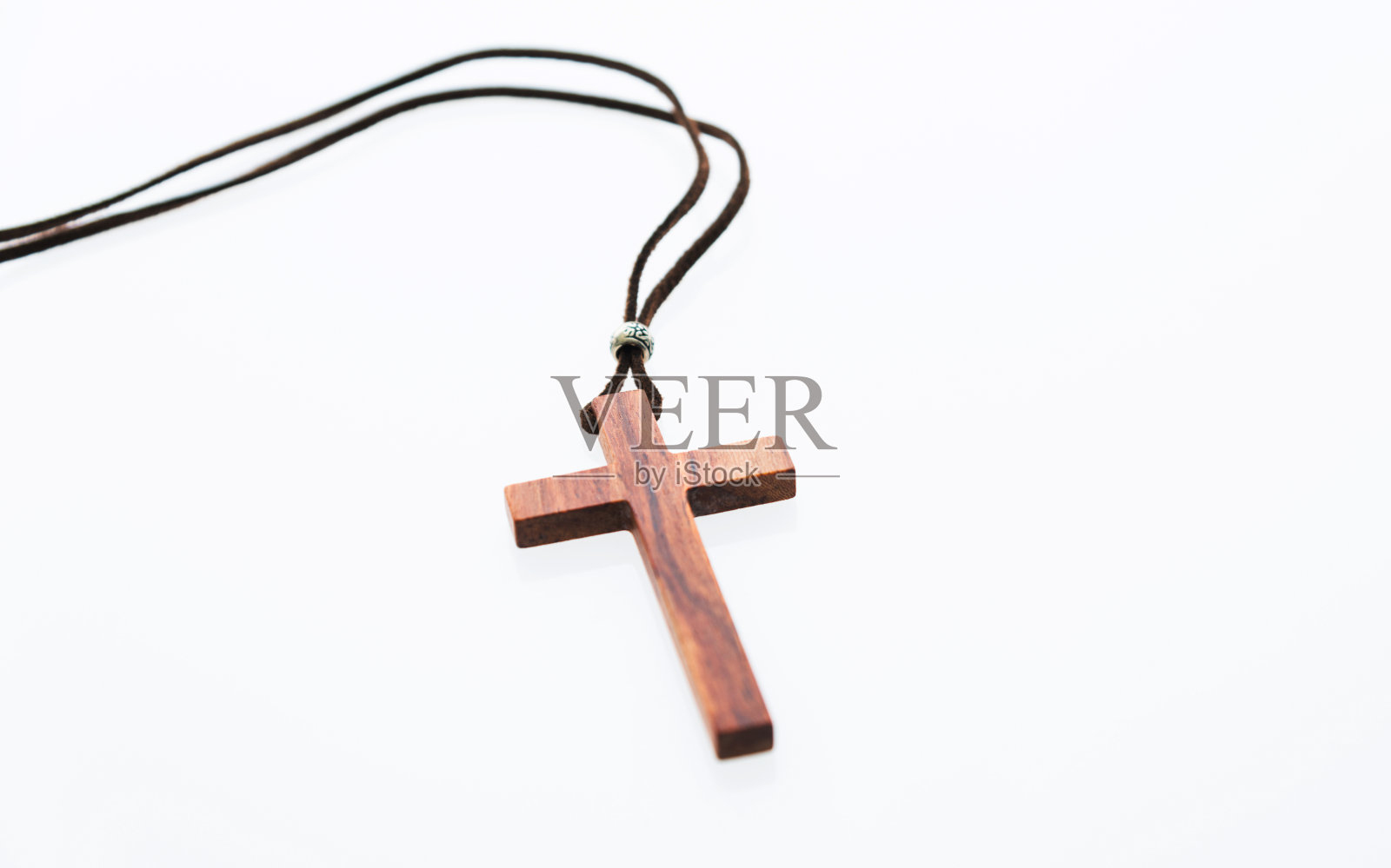 基督教十字架项链上的白色背景照片摄影图片