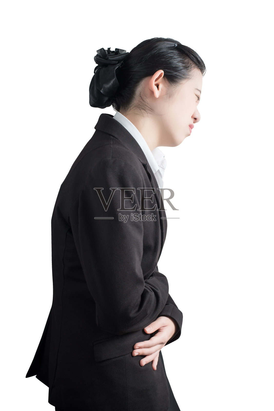 胃痛的妇女孤立在白色背景。白色背景上的剪切路径。照片摄影图片