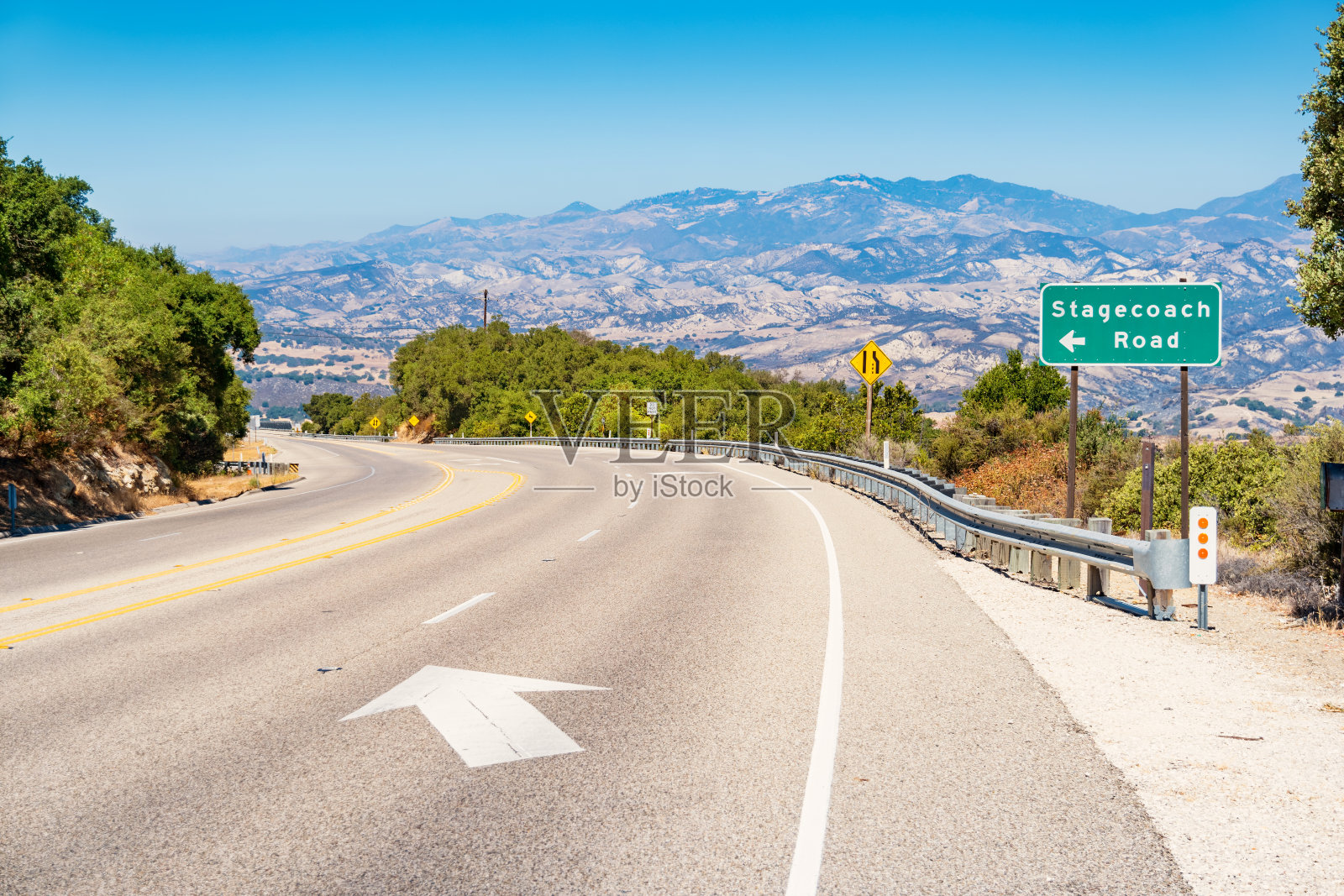 加州圣巴巴拉附近的圣马科斯隘口和154号高速公路照片摄影图片
