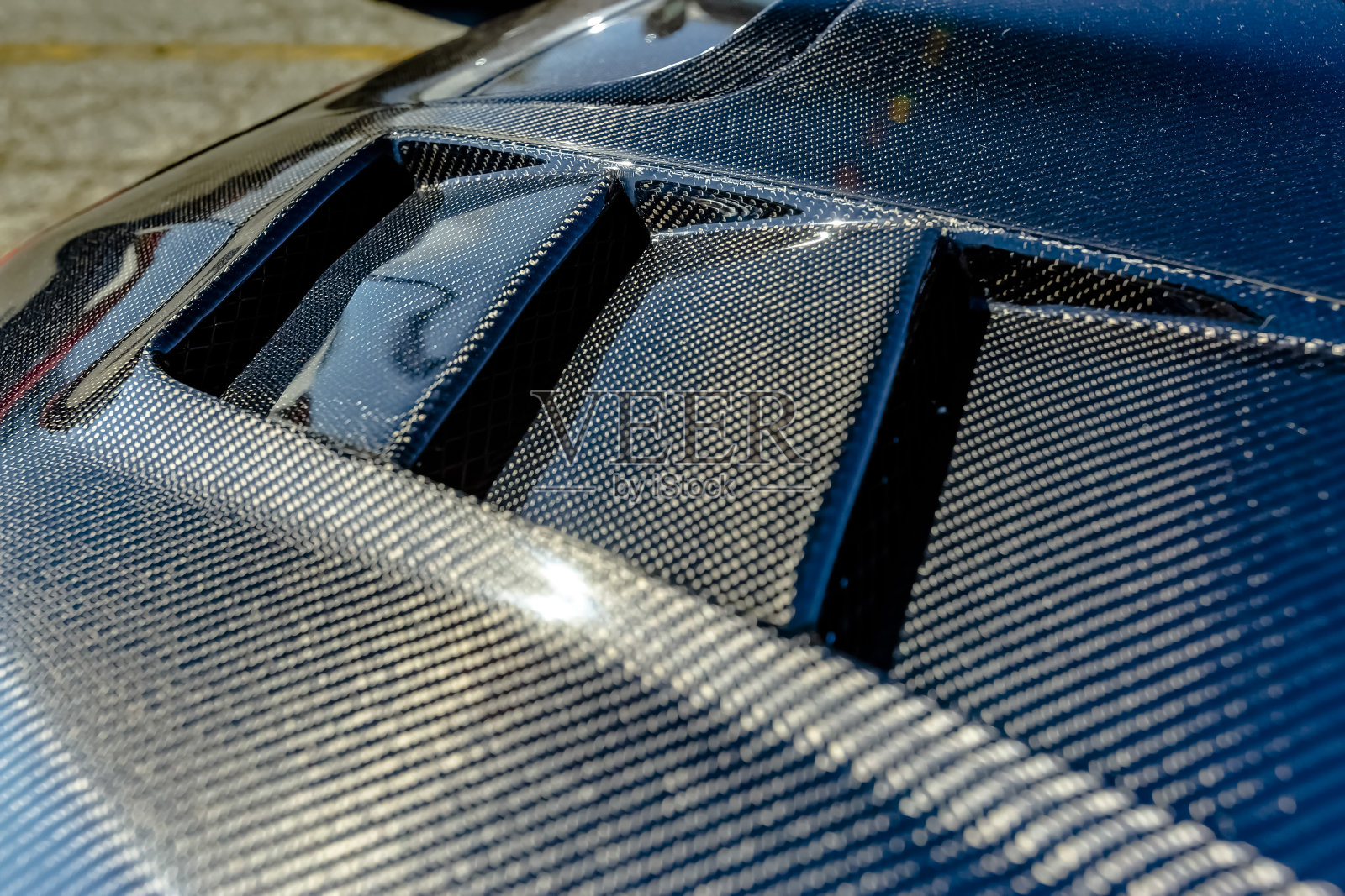 凯夫拉碳纤维材质的汽车引擎盖照片摄影图片