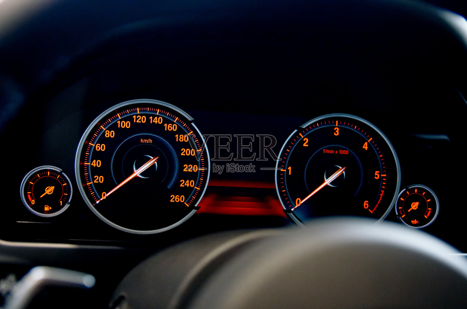 汽车仪表盘仪表红色车速表和转速表照片摄影图片