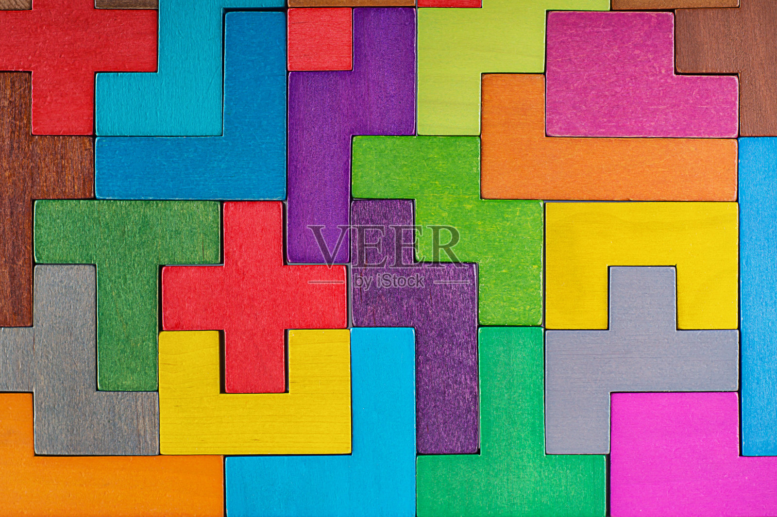 抽象的背景。背景有不同颜色形状的木块。不同颜色的几何形状。具有创造性、逻辑思维或解决问题的能力。照片摄影图片