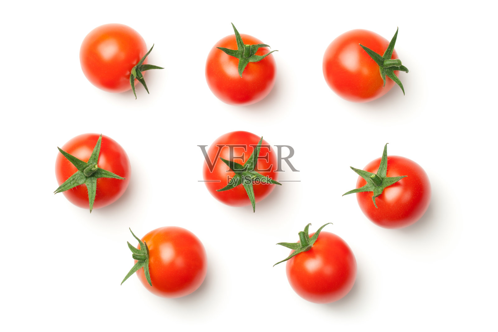 白色背景上孤立的樱桃番茄照片摄影图片
