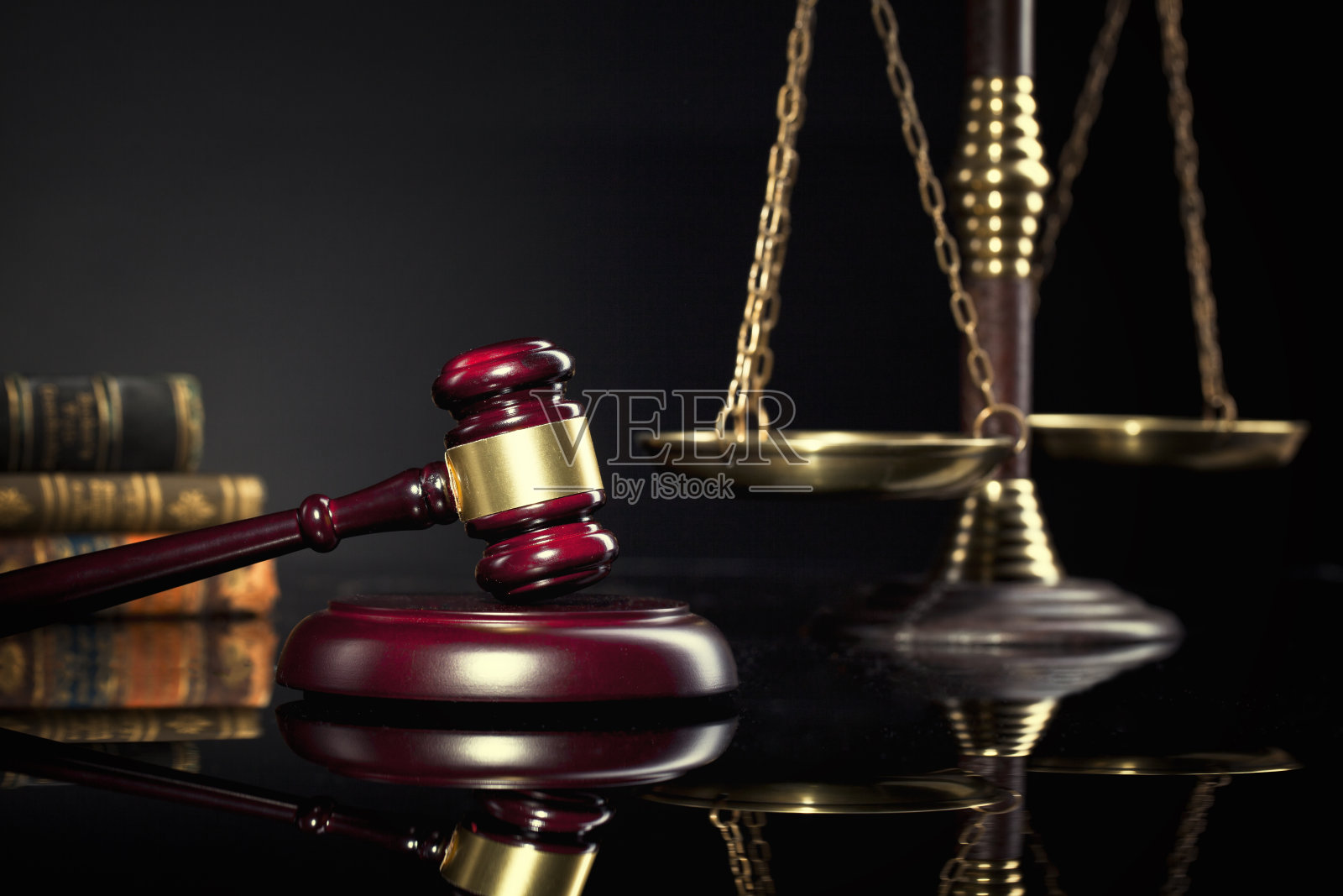 17、木法官的木槌，金天平的正义。法律的概念照片摄影图片
