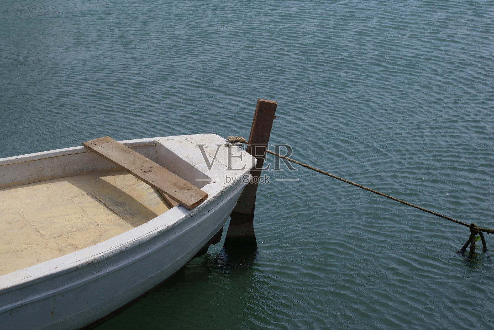 土耳其特基尔达格的一个海滨村庄，霍斯科伊港的渔船照片摄影图片