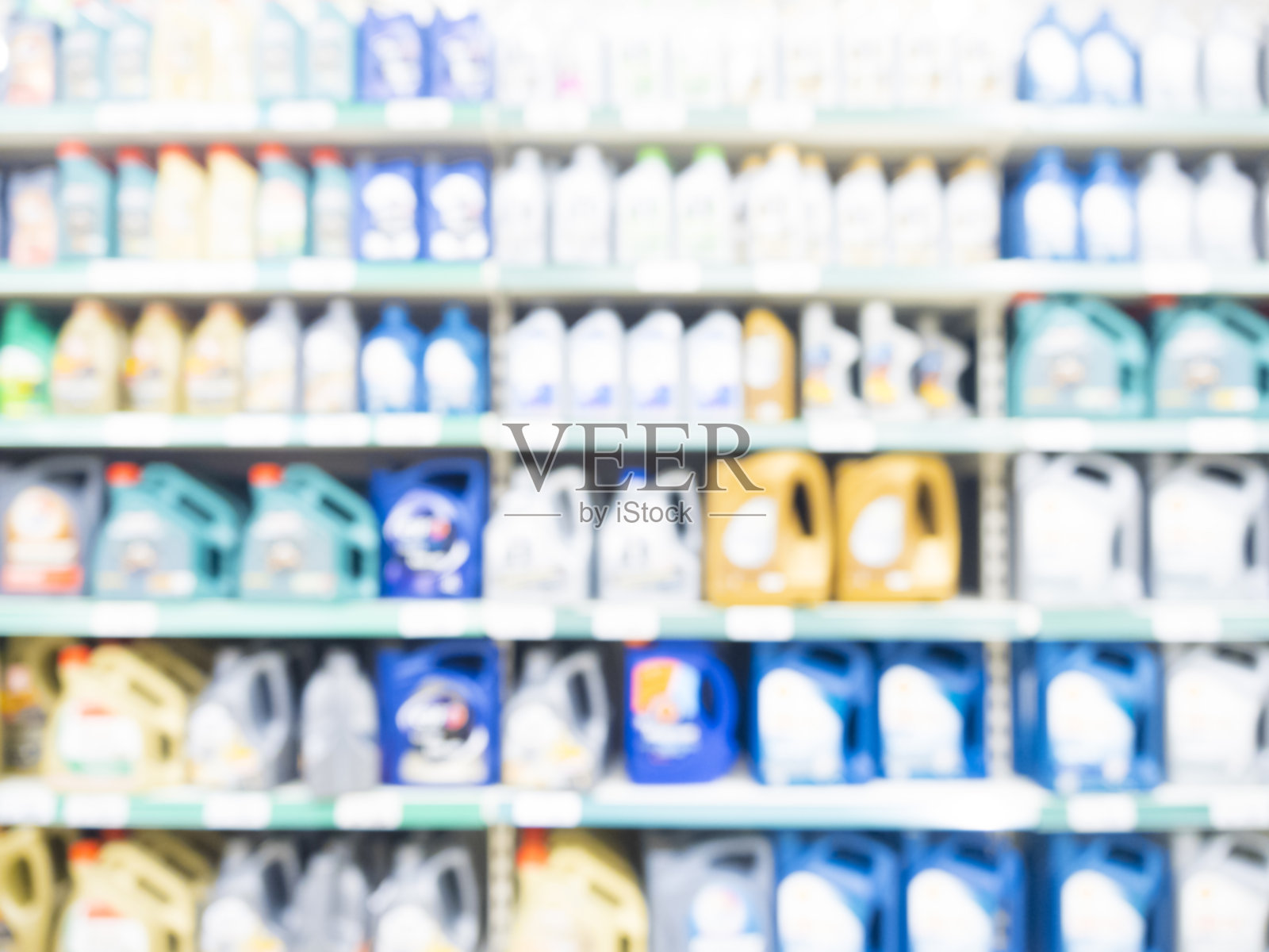 超市货架上模糊的机油照片摄影图片