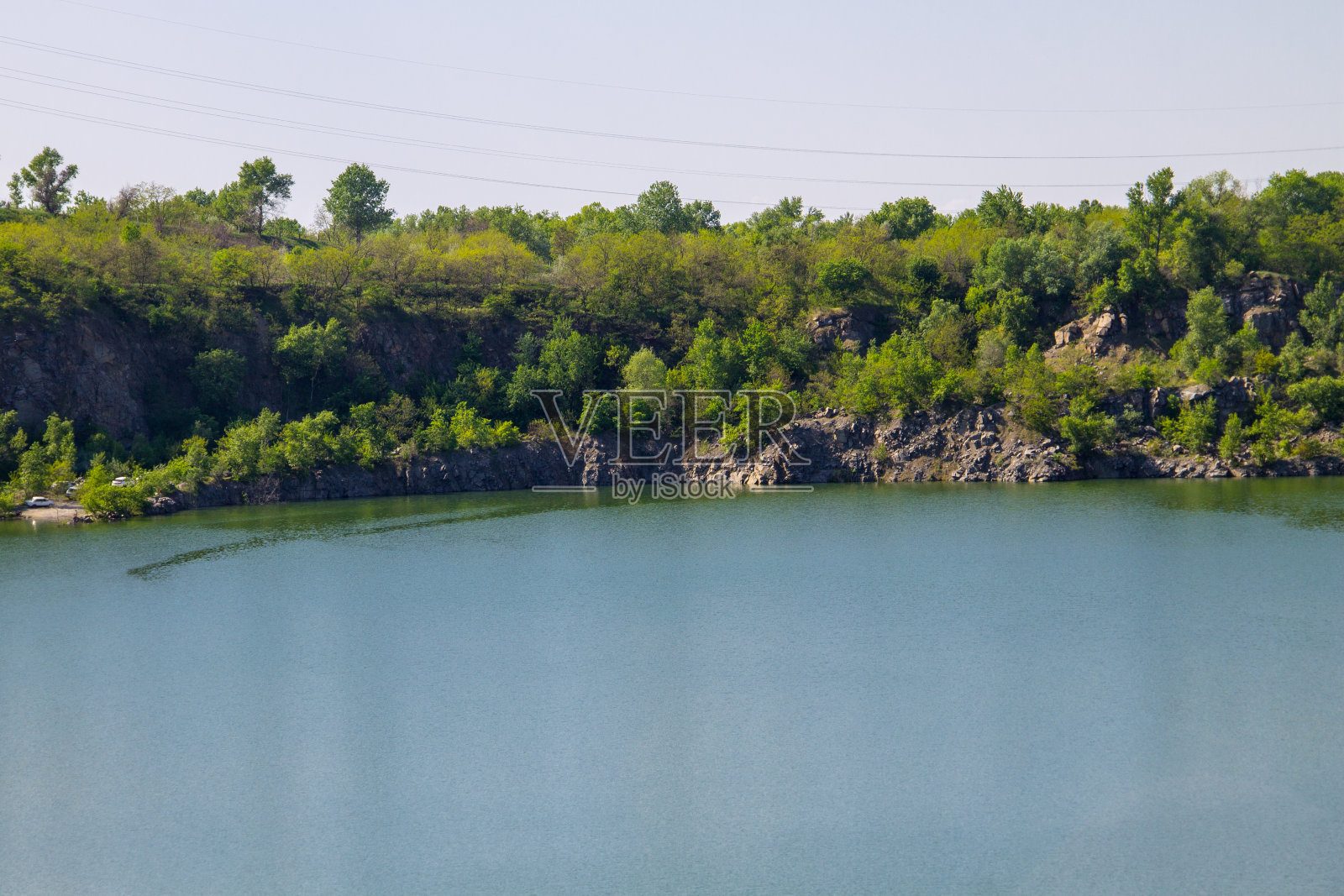 废弃采石场的湖泊照片摄影图片