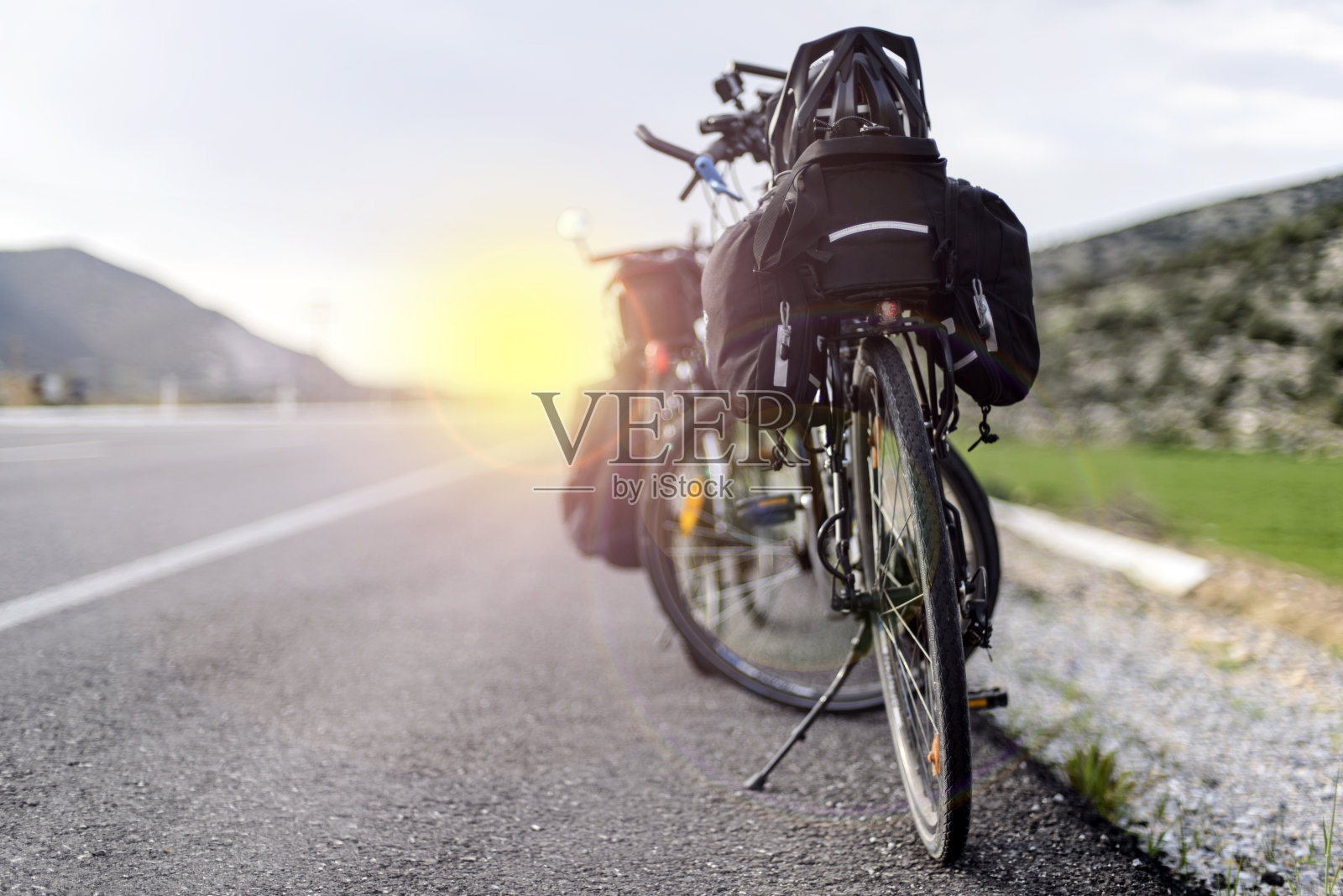 骑自行车旅游照片摄影图片