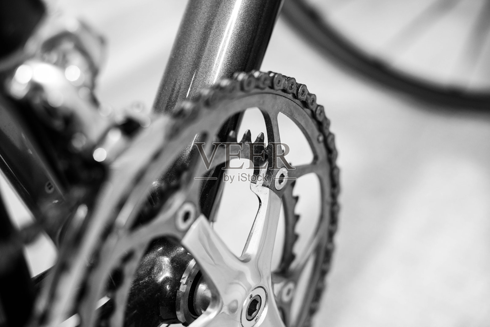 曲柄上的铝框架自行车照片摄影图片