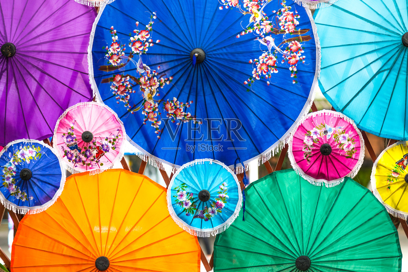五颜六色的伞，中国传统风格。照片摄影图片