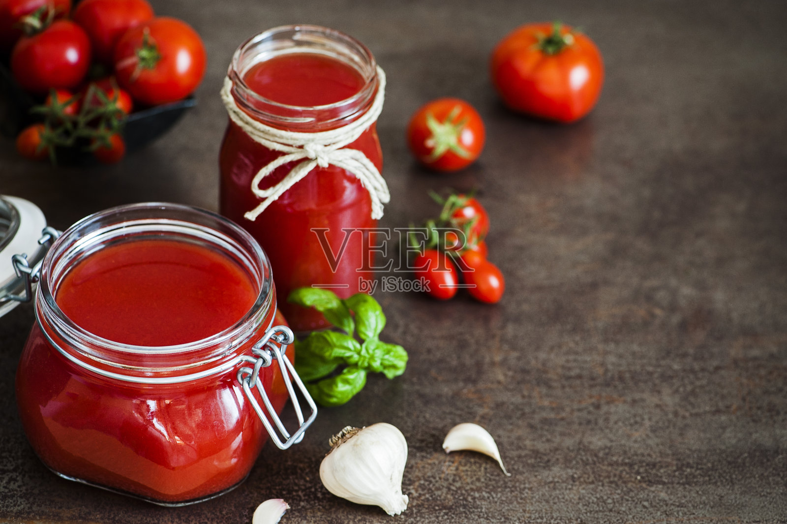 番茄酱在罐子里照片摄影图片