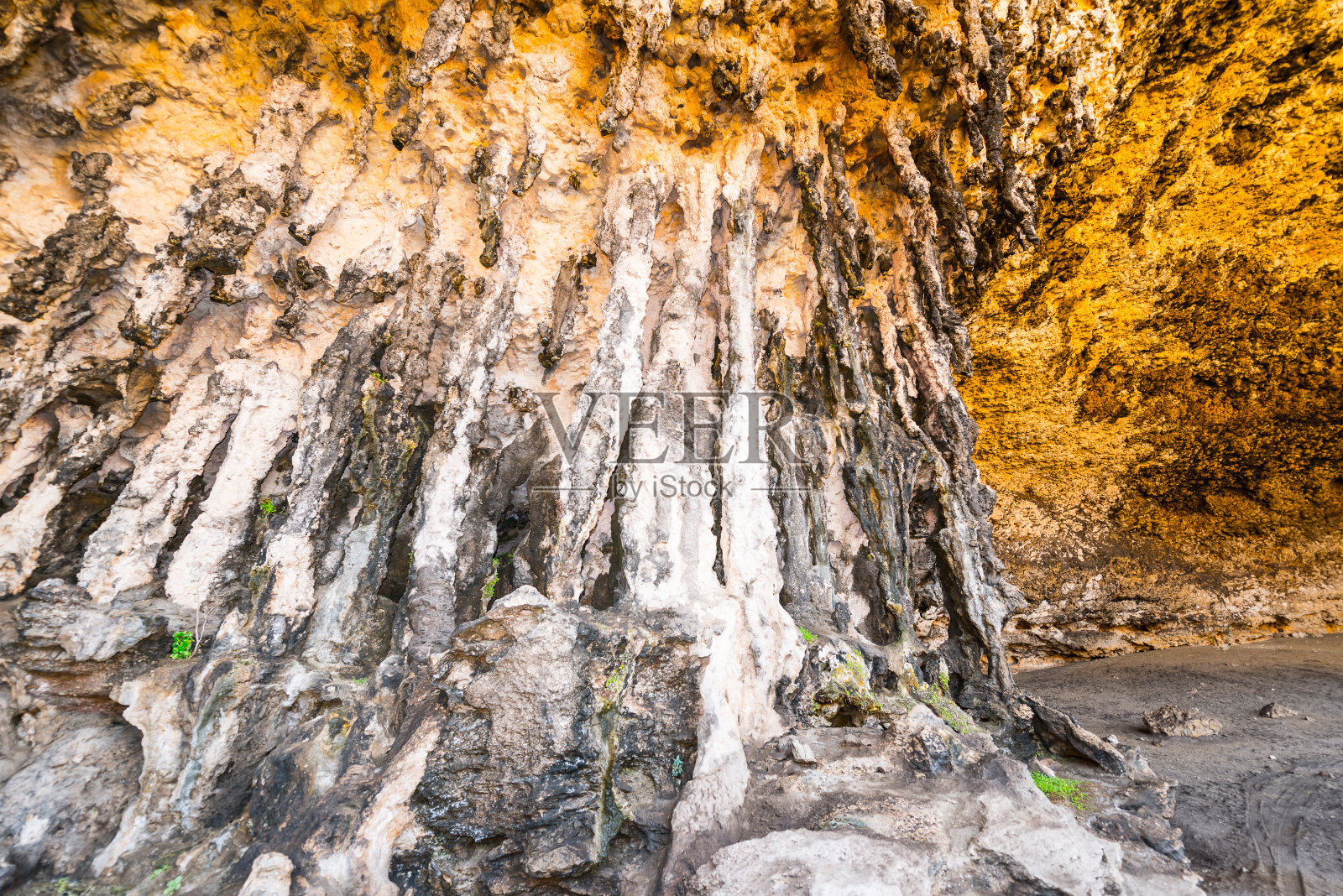 洞穴Degub，索科特拉岛，也门照片摄影图片