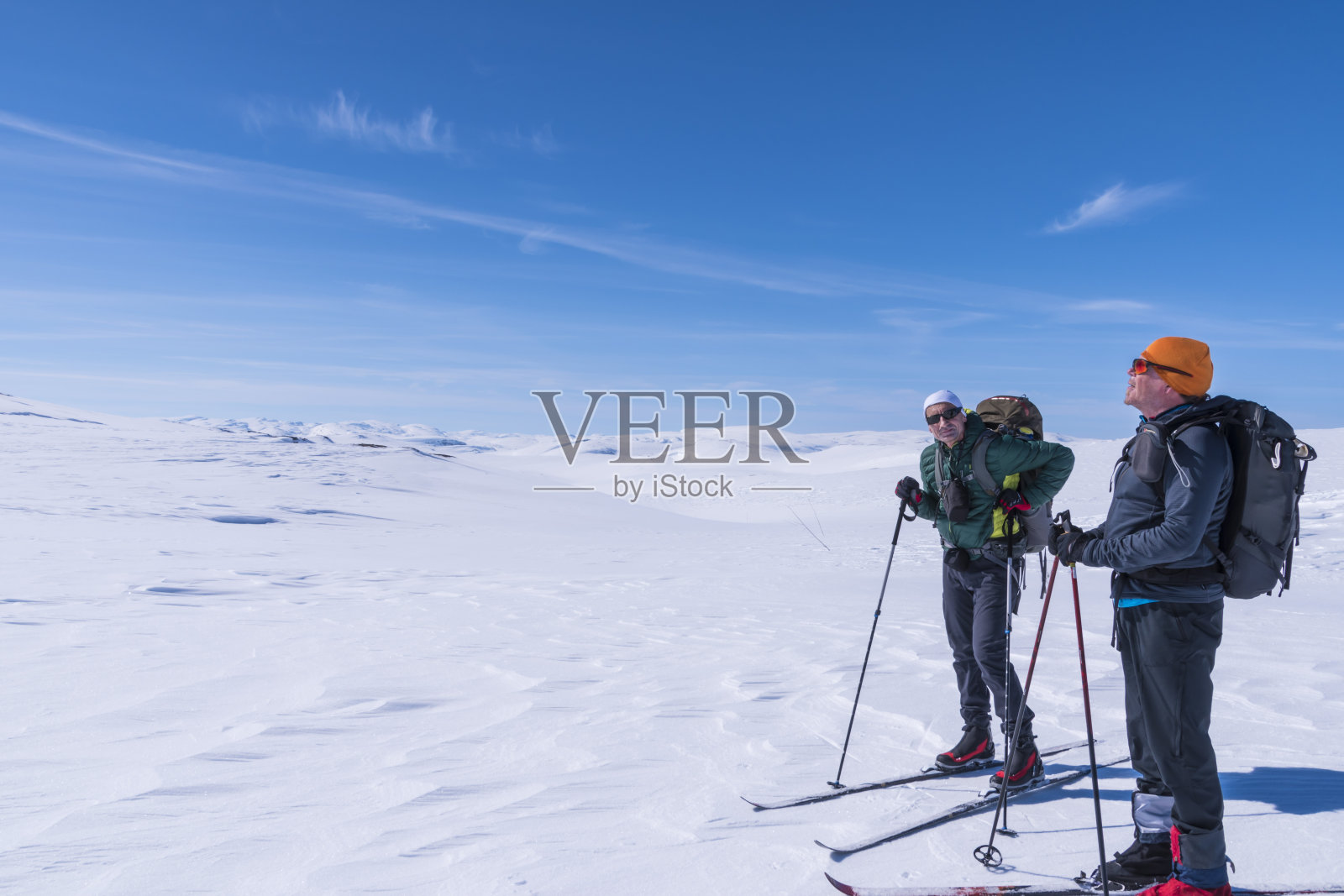 挪威哈当厄兹维达的两名滑雪者照片摄影图片