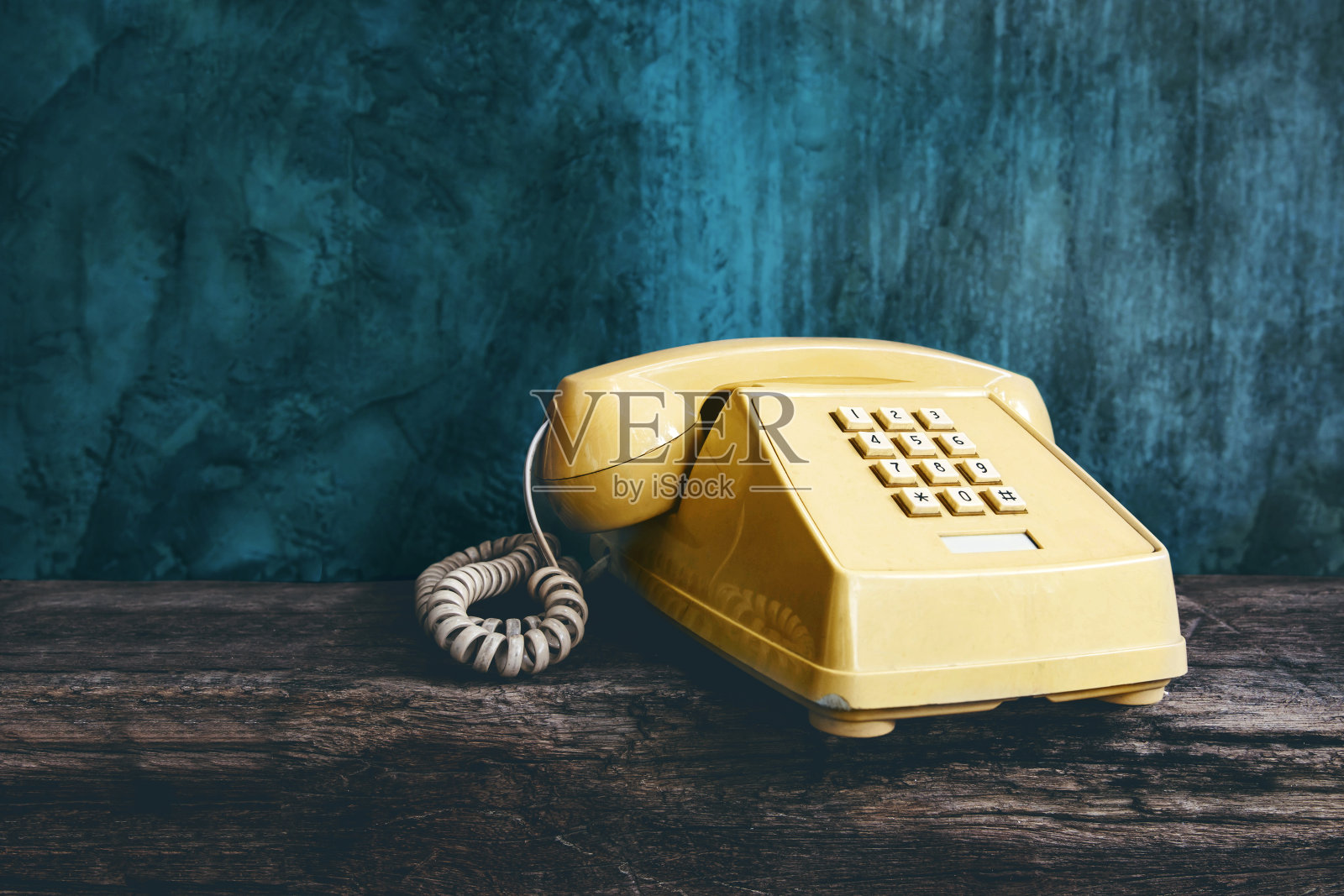 复古复古的办公室电话与按钮风格，老项目从1980-1990年，技术交流的商业在过去的概念照片摄影图片