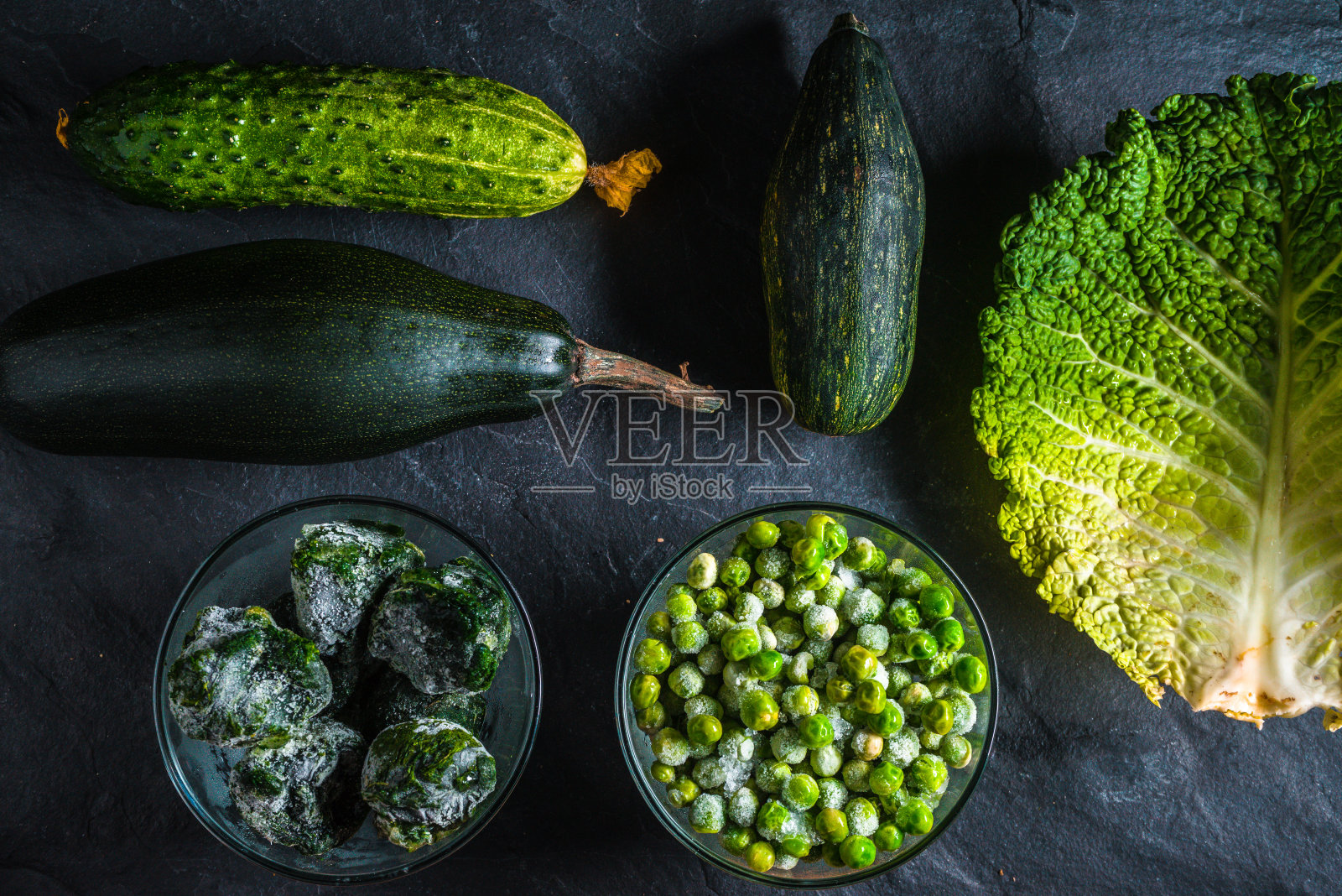 绿色蔬菜健康摆在桌上照片摄影图片