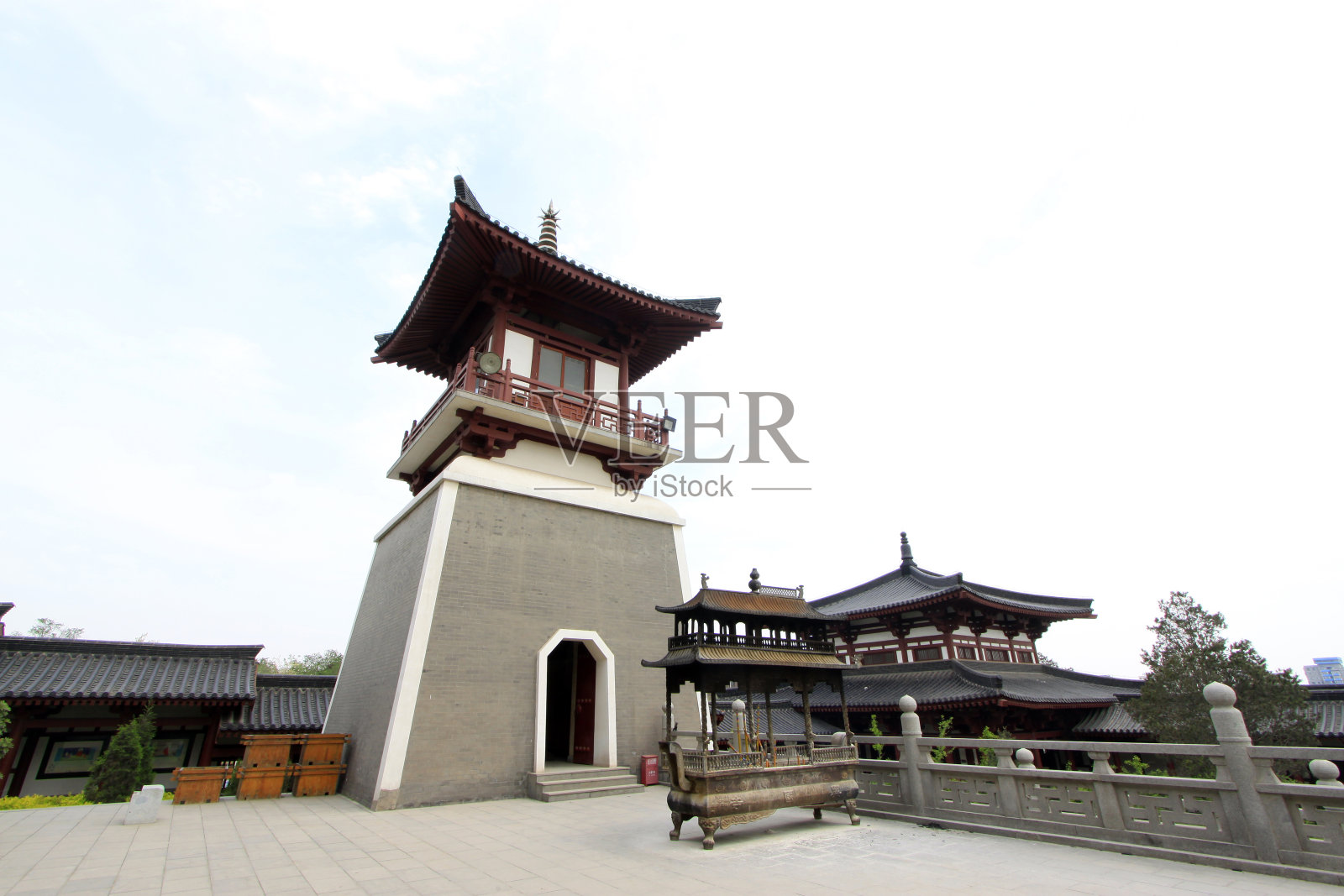 2014年5月10日，中国河北省唐山市兴国寺的钟鼓楼照片摄影图片