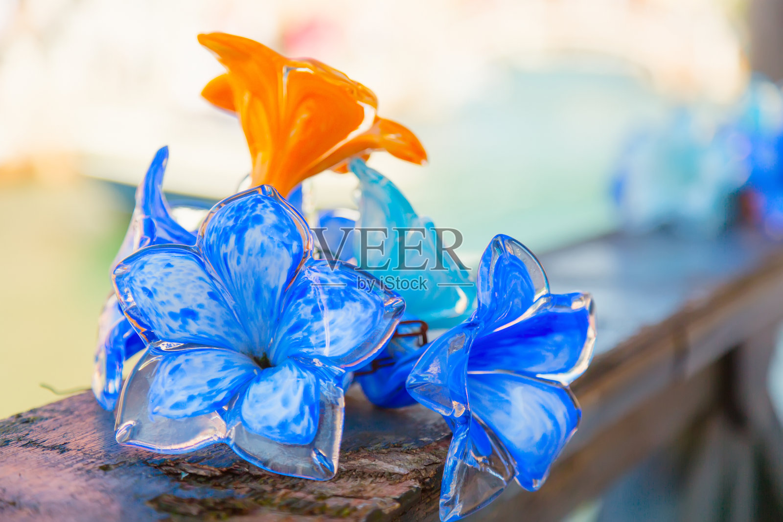 意大利威尼斯附近的慕拉诺岛的传统花玻璃装饰。照片摄影图片