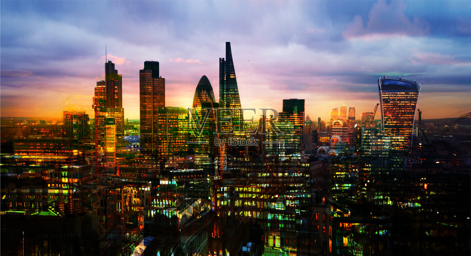 伦敦金融城，商业和银行业的咏叹调。夕阳西下的伦敦全景。从圣保罗大教堂眺望照片摄影图片