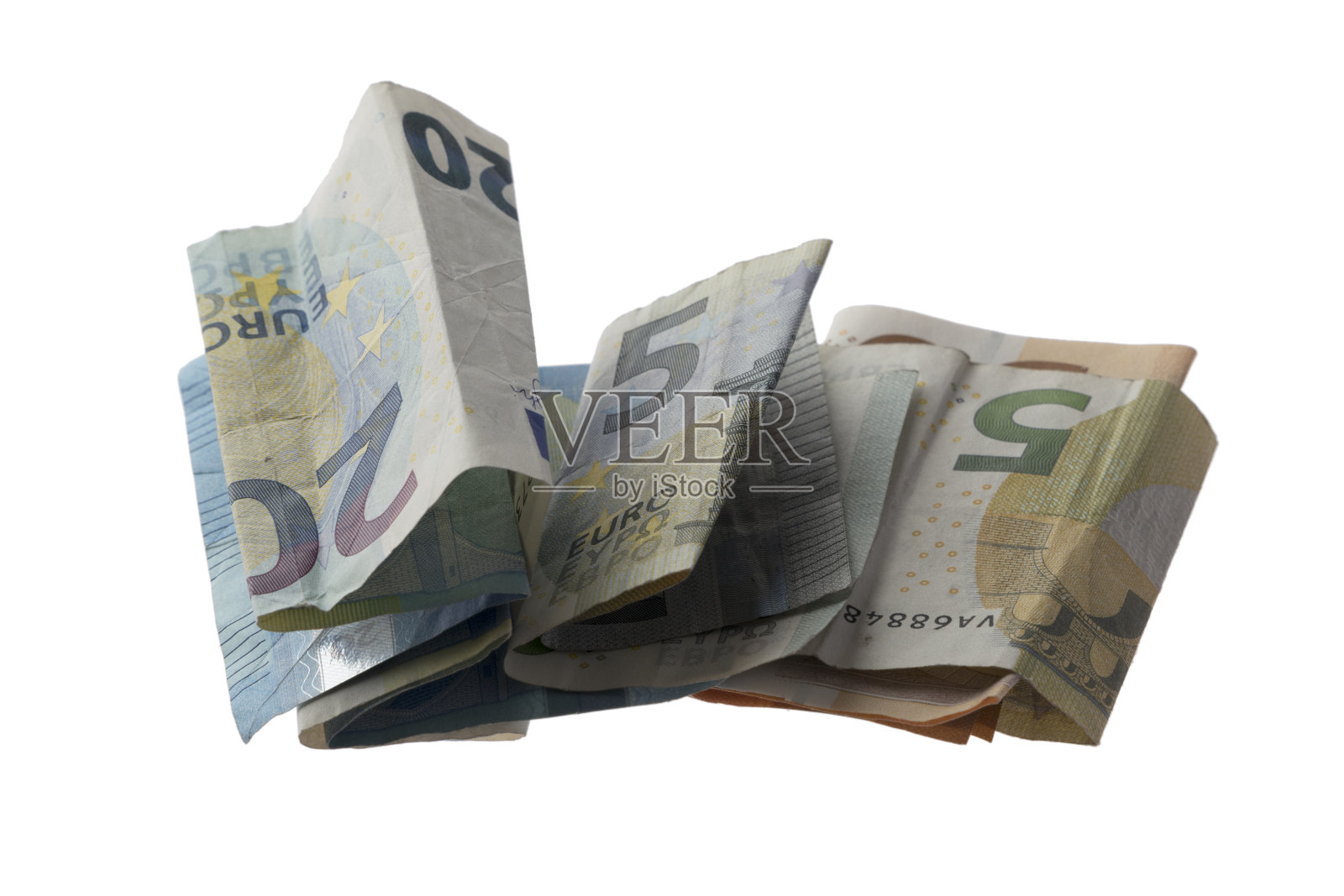 白色背景上的皱巴巴的欧元钞票照片摄影图片