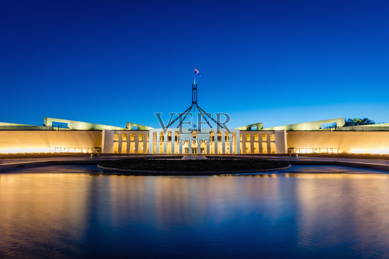 堪培拉澳大利亚议会大厦的夜晚照片摄影图片