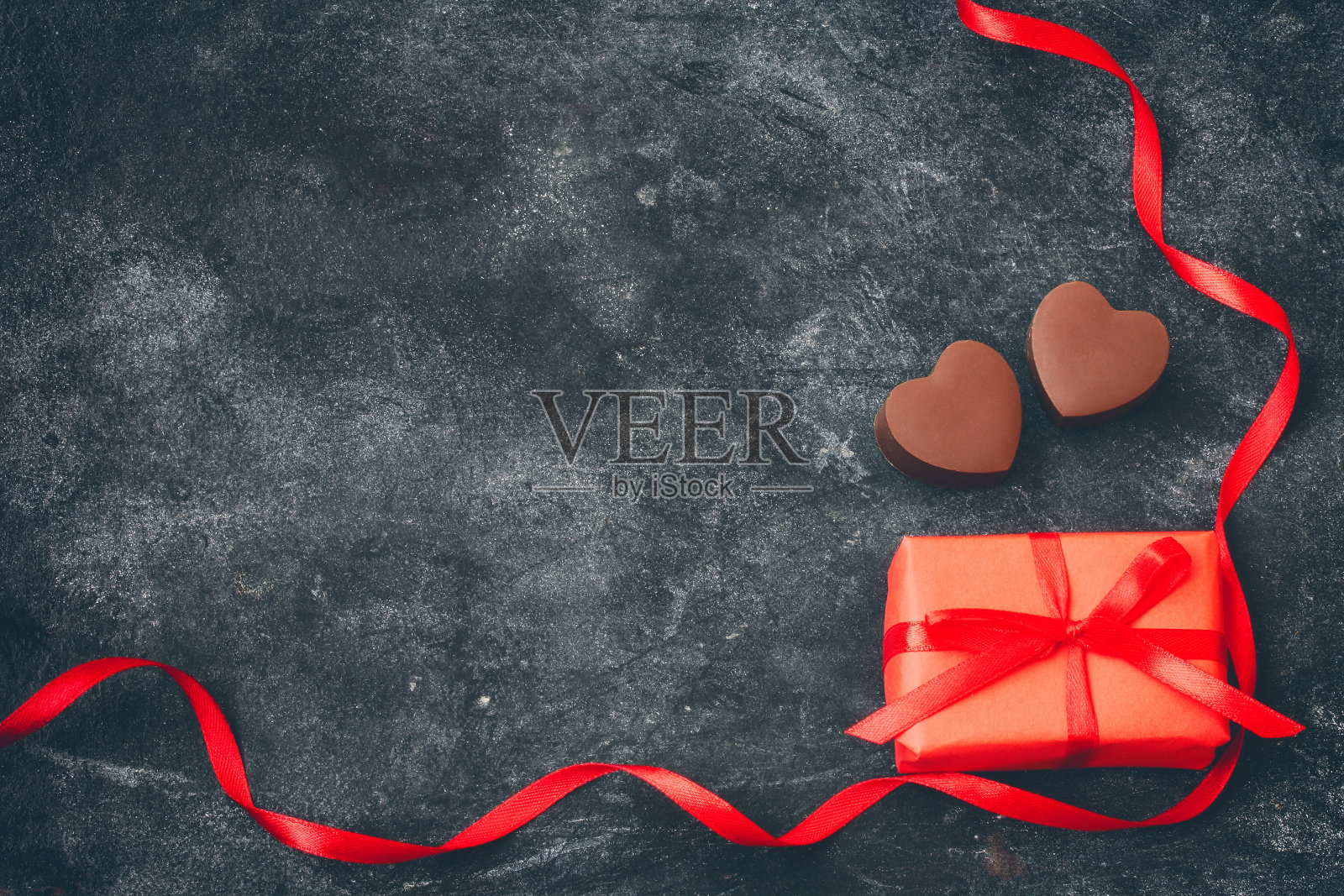 情人节贺卡，心形牛奶巧克力，礼盒照片摄影图片
