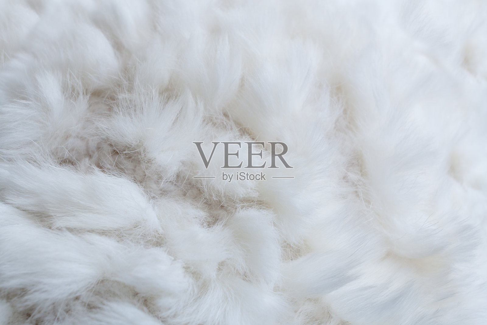 由纱线和天然兔毛编织而成的织物结构的特写白色图案。照片摄影图片